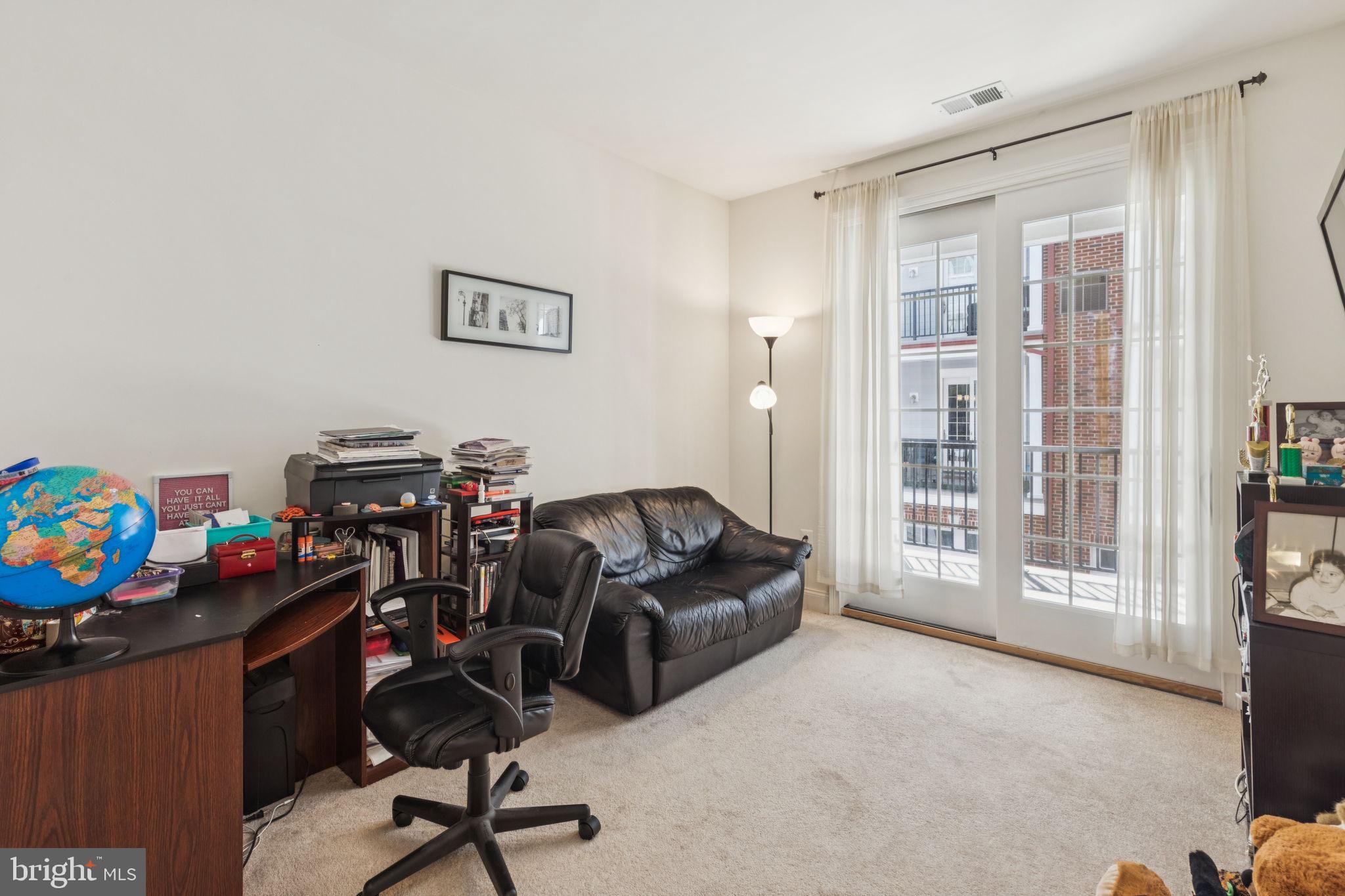 NAVAL SQUARE - Residential