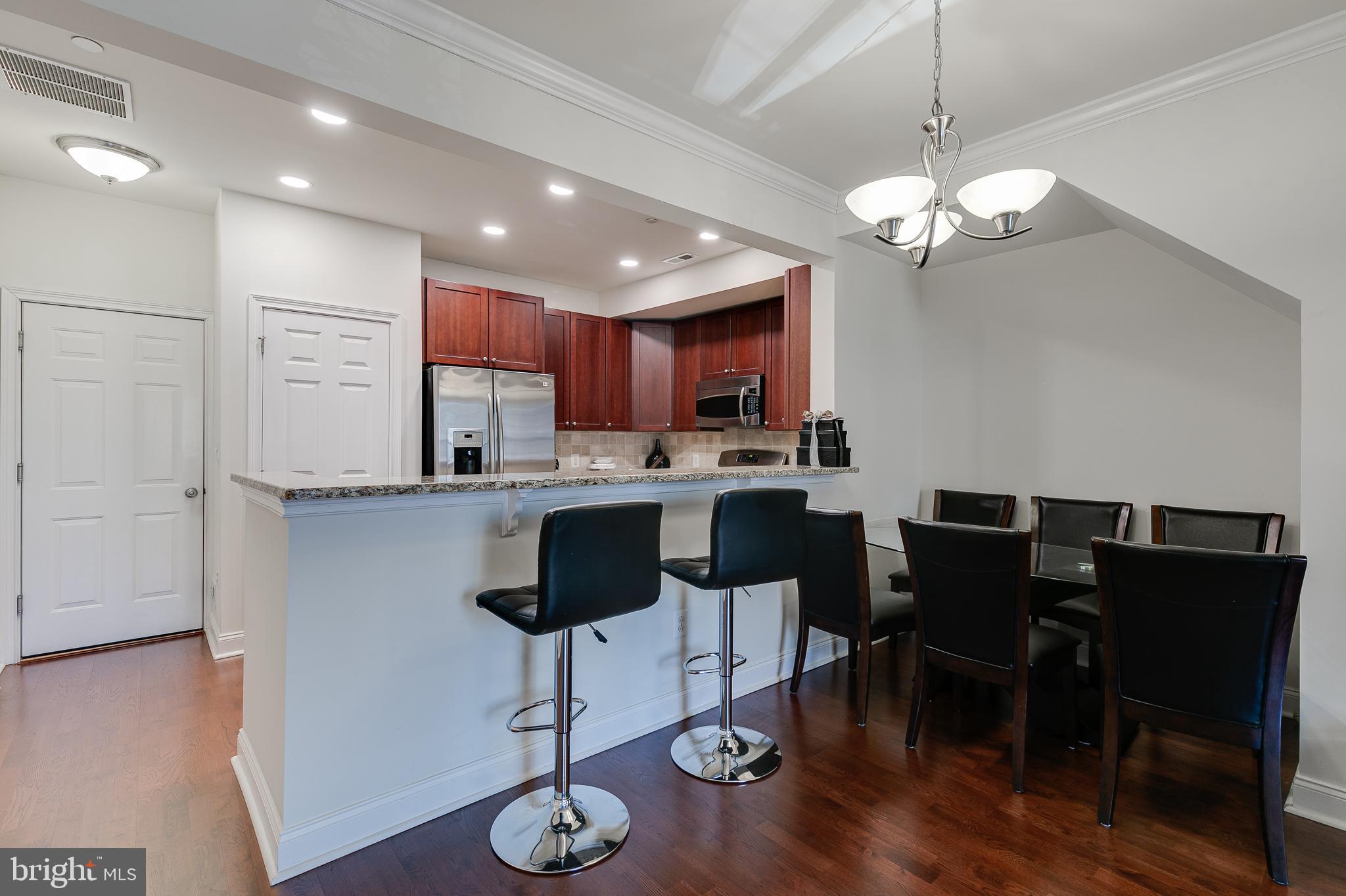 105 COMMODORE COURT