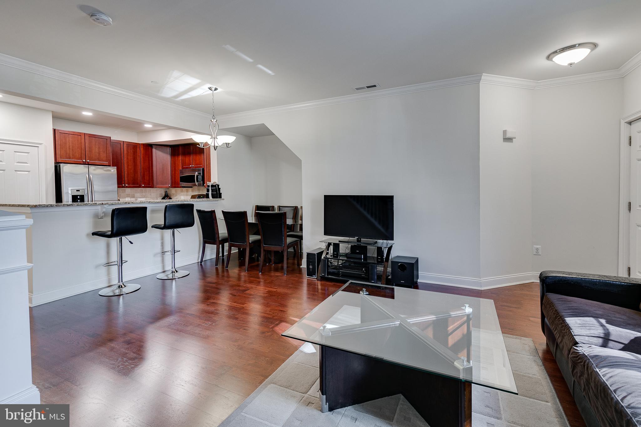 105 COMMODORE COURT