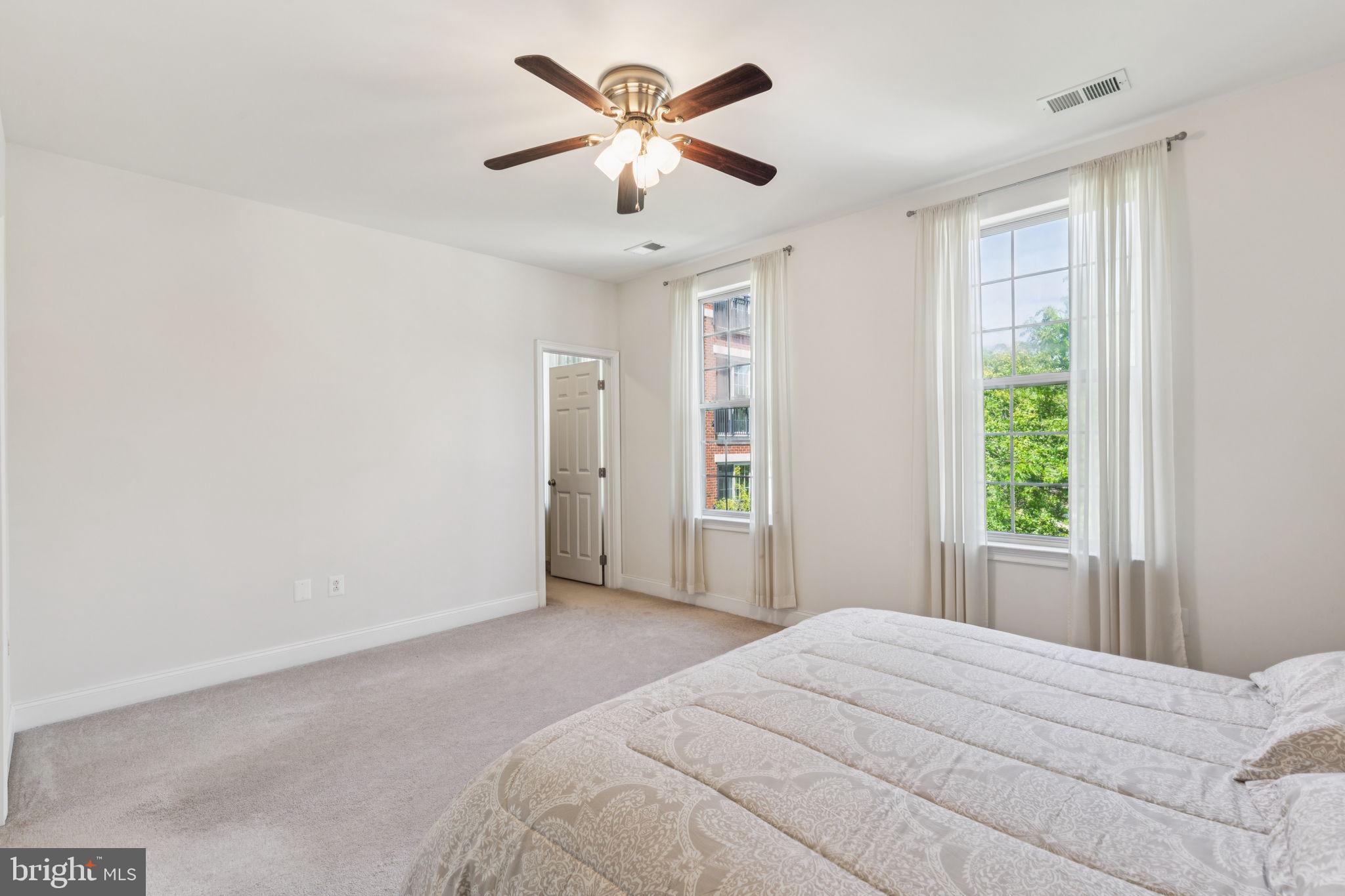 NAVAL SQUARE - Residential