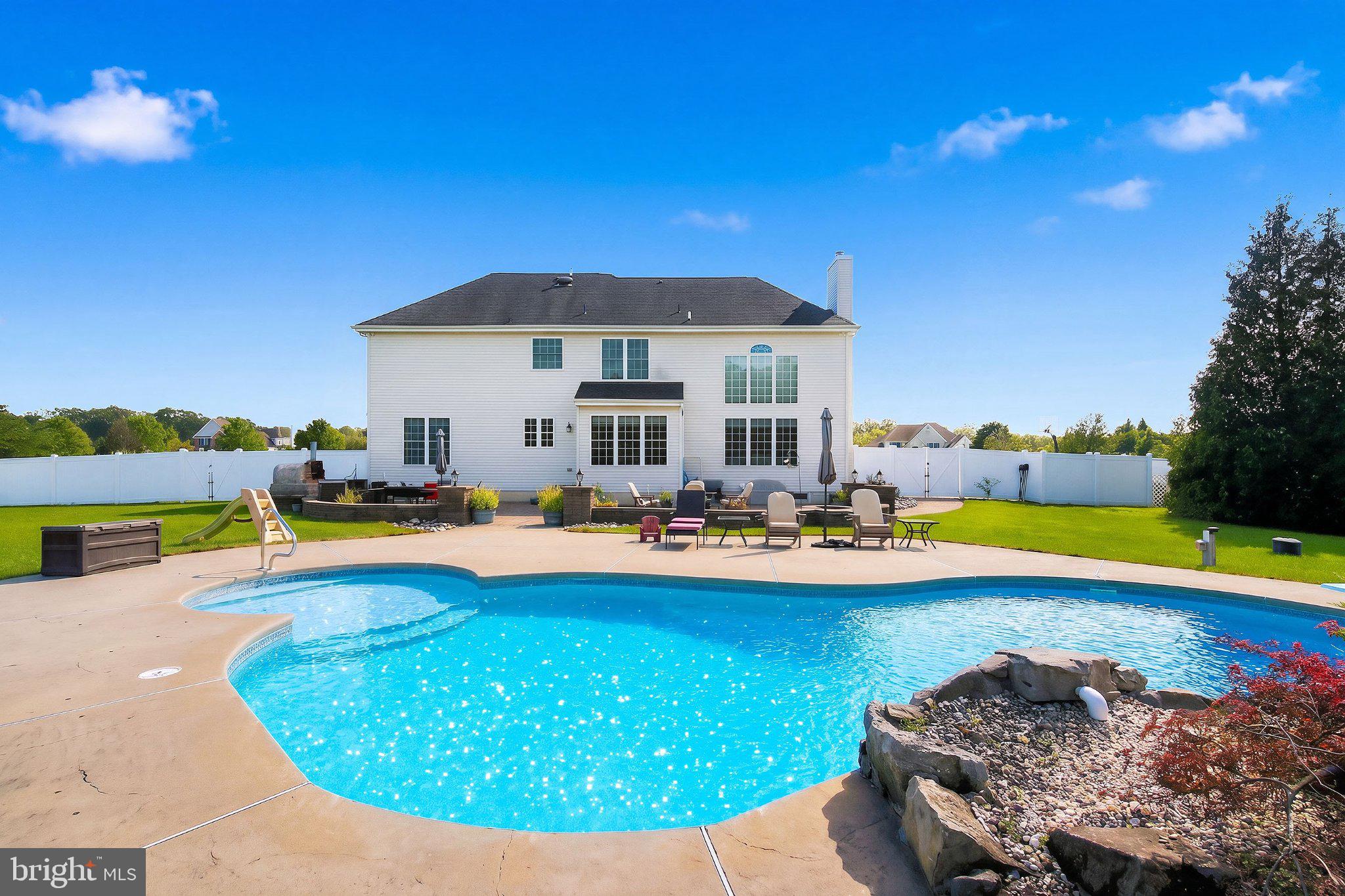 43 OXFORD CIRCLE