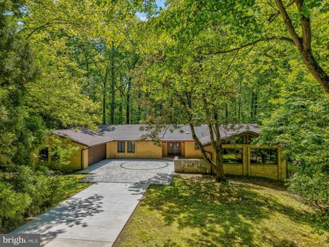 Photo of 12009 Canter Lane, RESTON, VA 20191 (MLS # VAFX2307332)