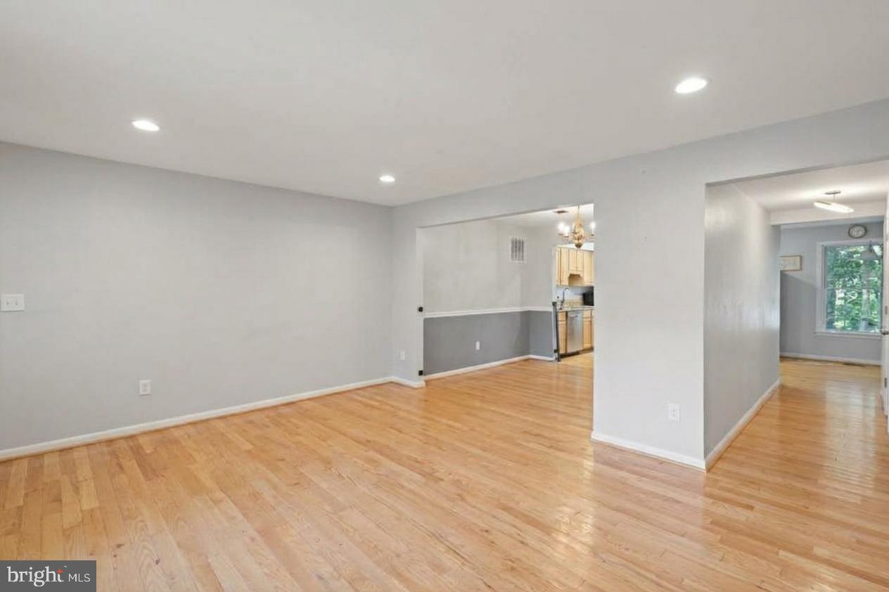 9438 CLOVERDALE COURT