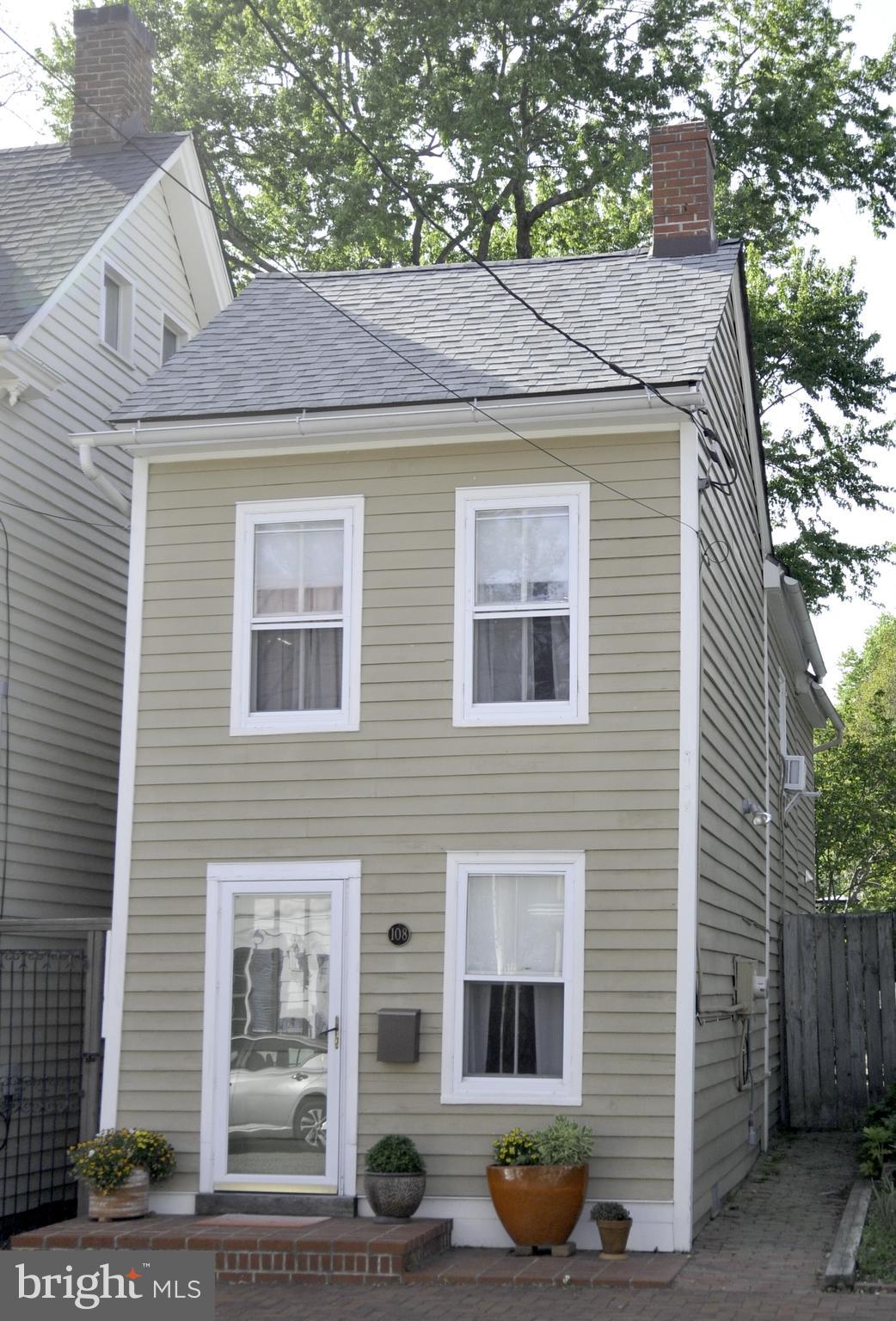 Cute as a button in the historic district on South Kent St. This 1 bedroom, 1.5 bath home is in the center of town within walking distance to the farmers market and all the shops and restaurants. Just 4 blocks from Chestertown"s waterfront promonad. There is potential for a second bedroom upstairs if you add a wall between the bedroom and the sitting area. Adorable backyard. Perfect for one or two people as a full-time residence or weekend getaway.