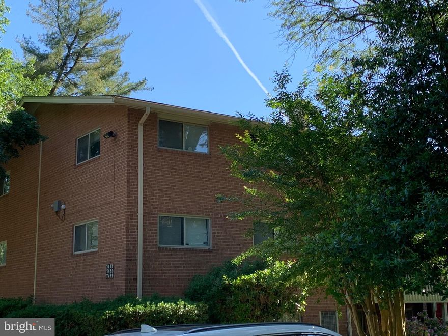 Gorgeous Condo 2BR, 1BA, New Appliances, New Granite tops, Fresh Painting,  Large Bedrooms, Hardwood Floors, Bright and  Clean, Large Balcony with Woods, Well Maintained, Close I-495 and I-395, Little River Tnpk, Metro Stops at the Community, Convenient Location.