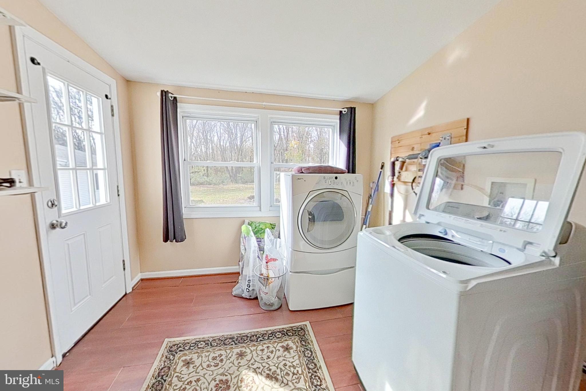 WHITE HALL - Residential