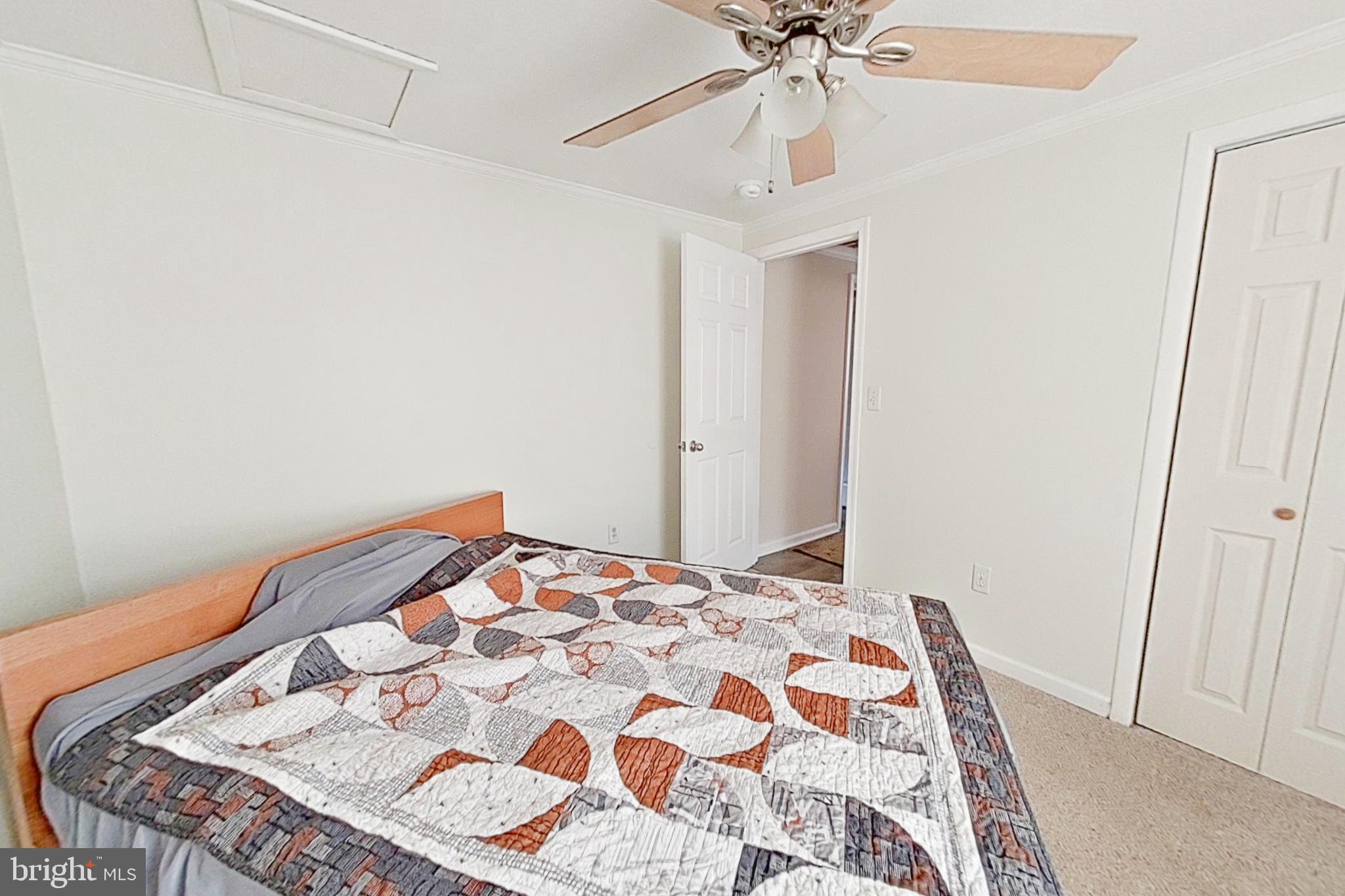 WHITE HALL - Residential