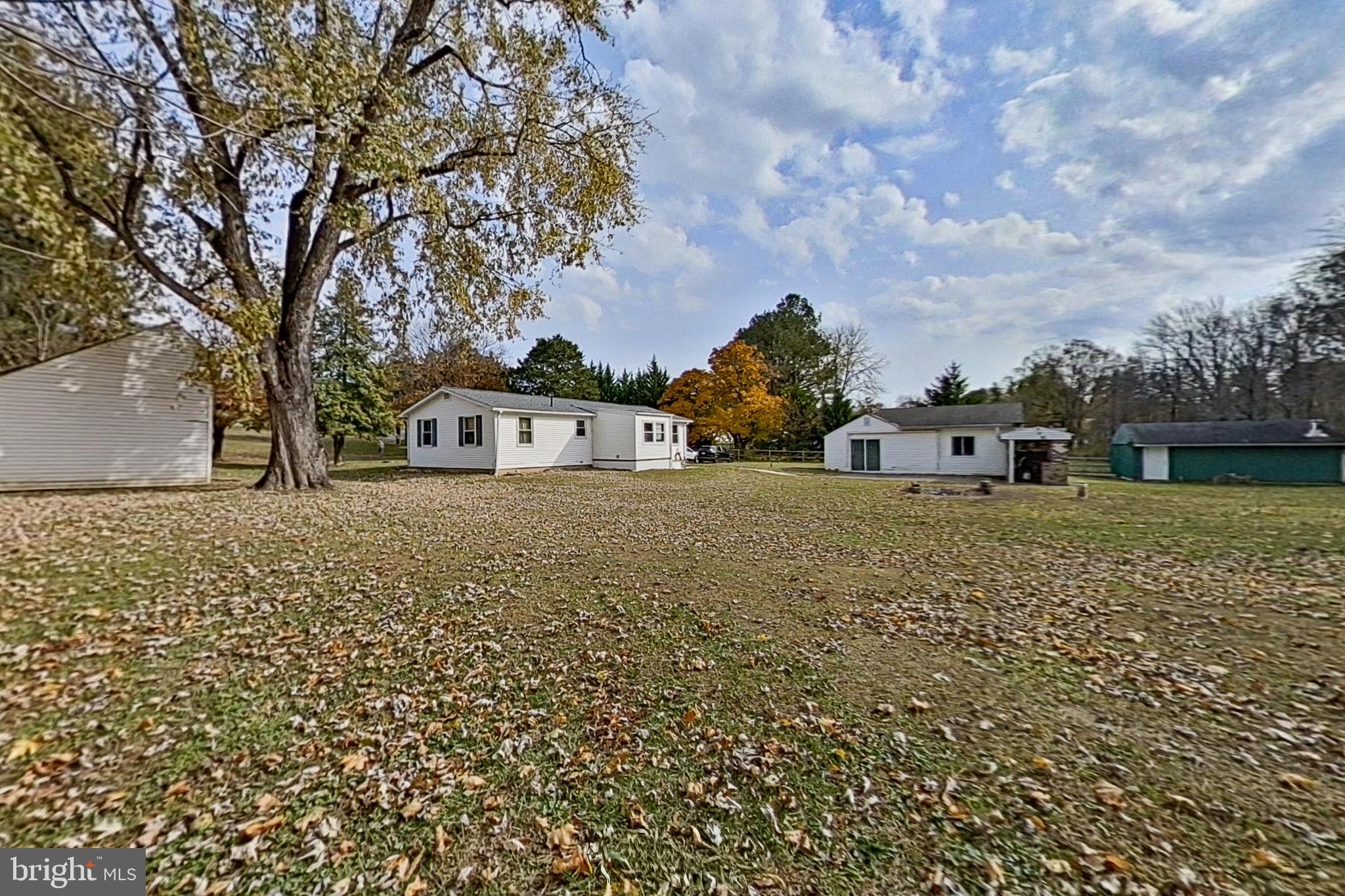 WHITE HALL - Residential