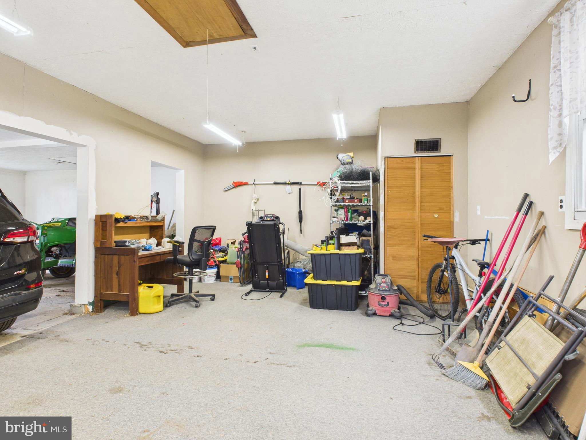 WHITE HALL - Residential