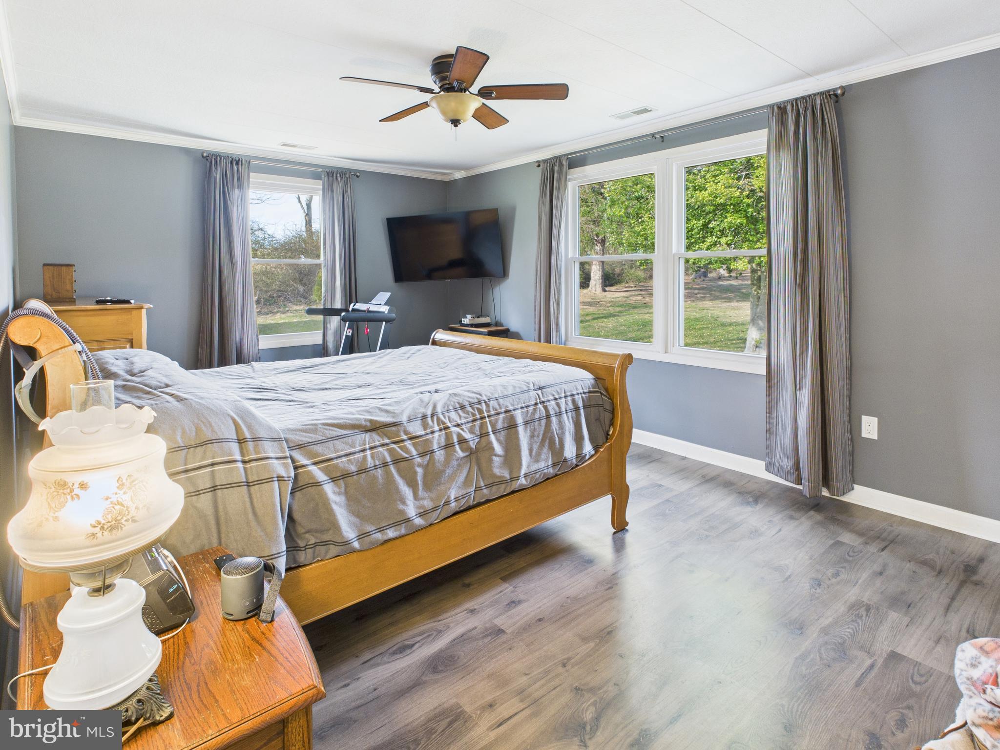 WHITE HALL - Residential