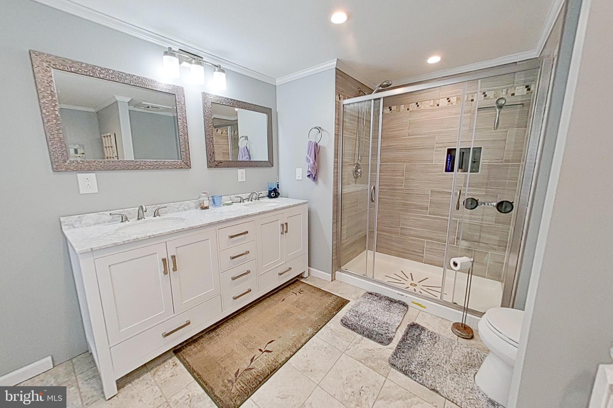 WHITE HALL - Residential