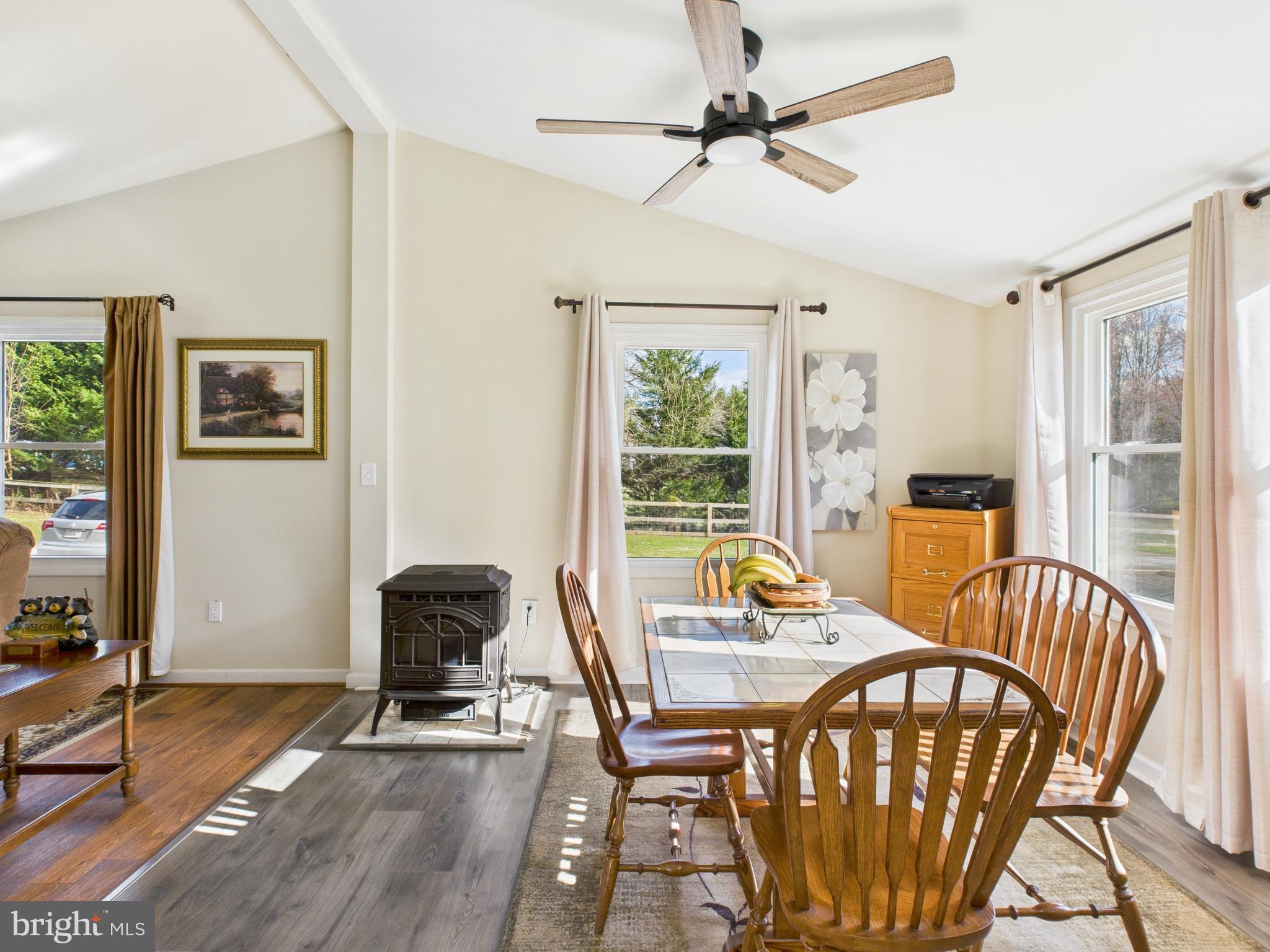 WHITE HALL - Residential