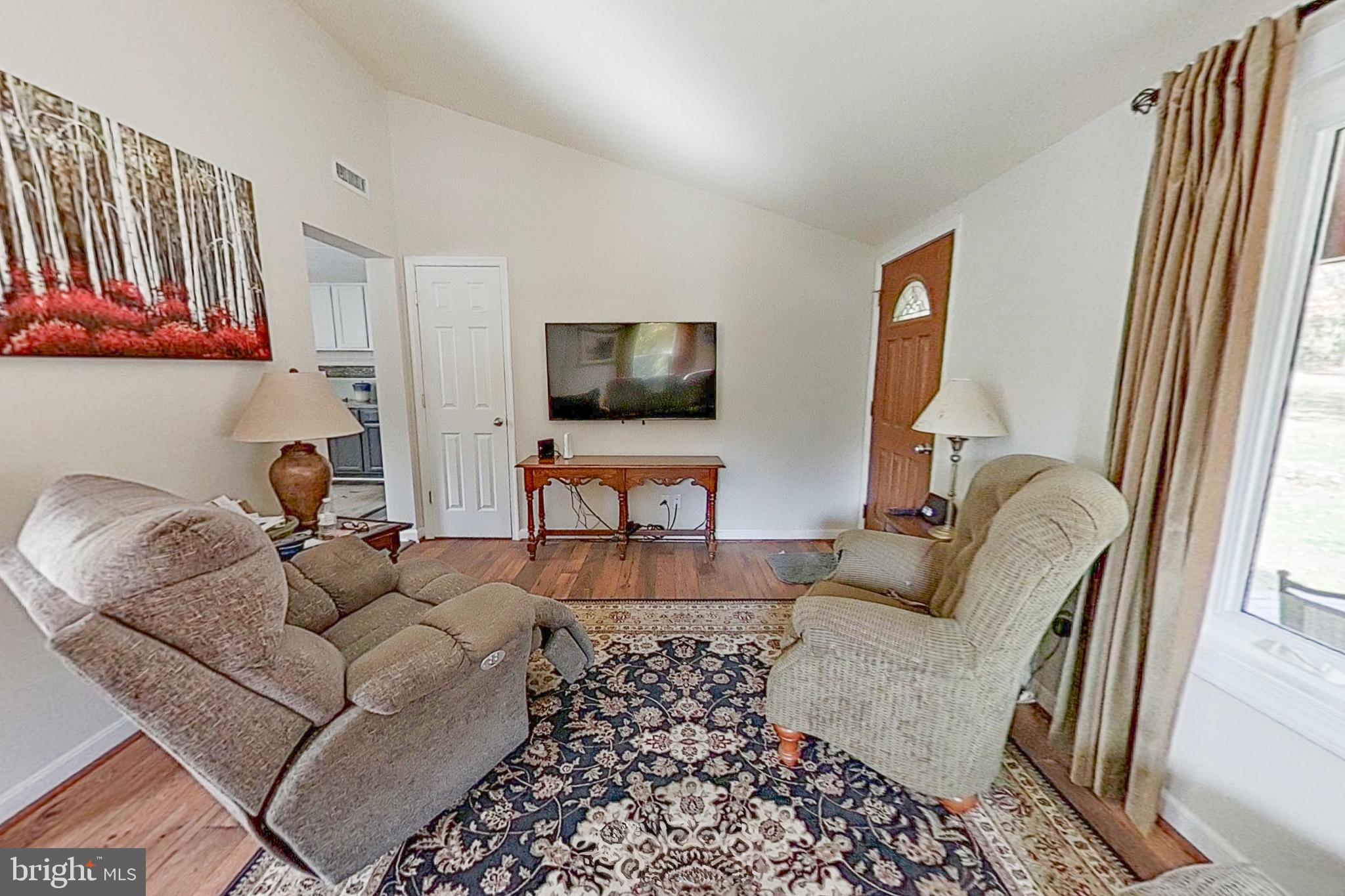 WHITE HALL - Residential