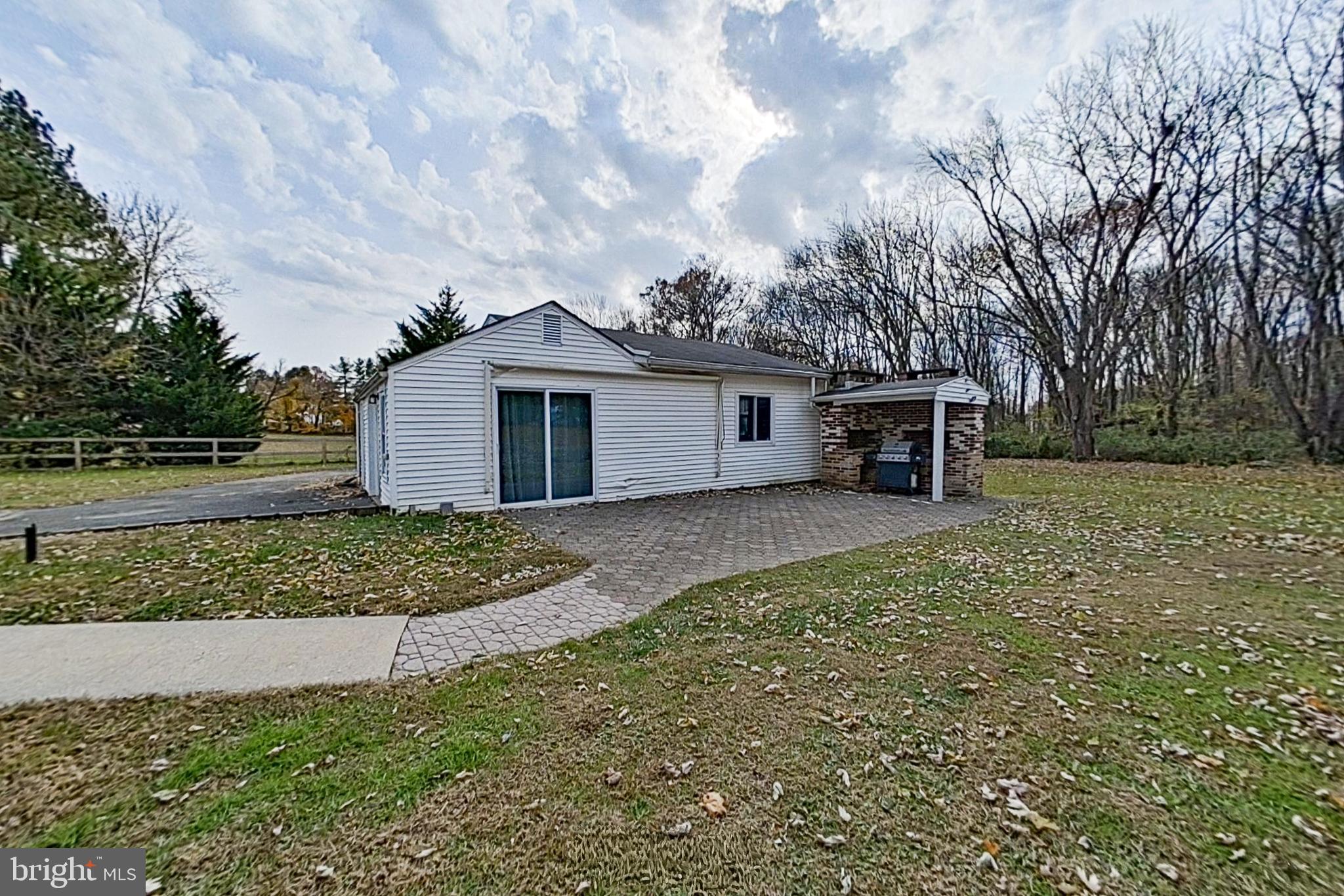 WHITE HALL - Residential