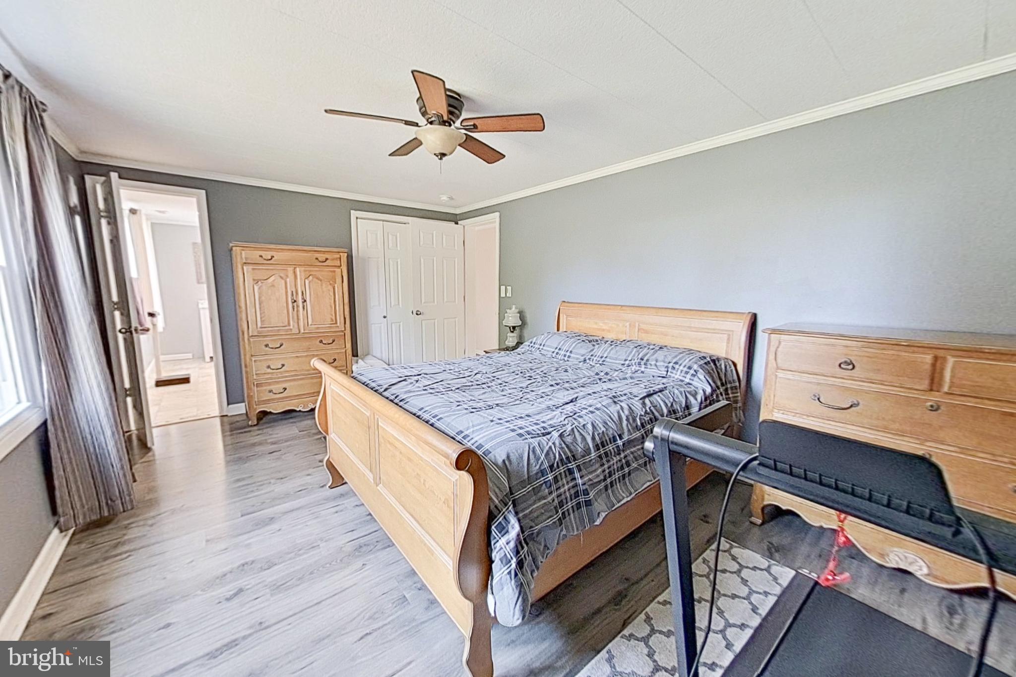 WHITE HALL - Residential