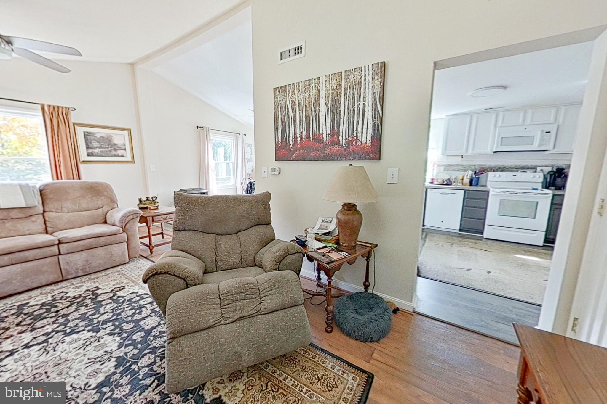 WHITE HALL - Residential