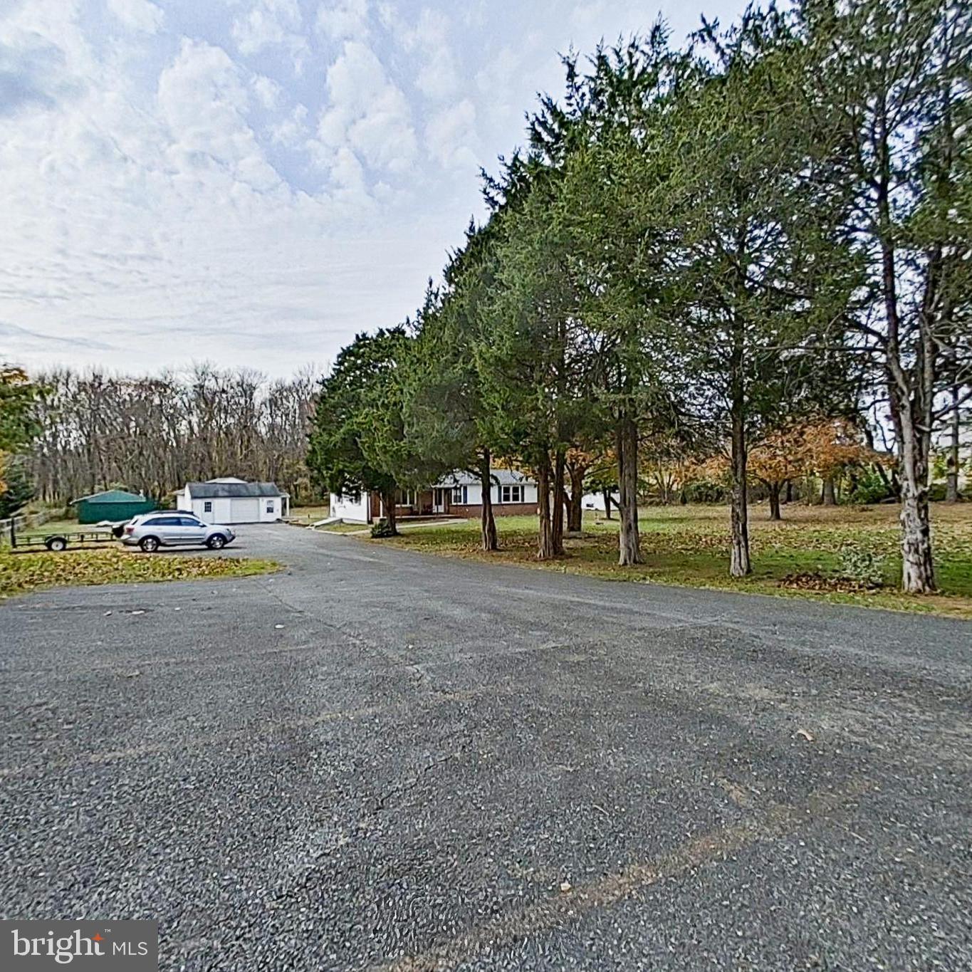 WHITE HALL - Residential