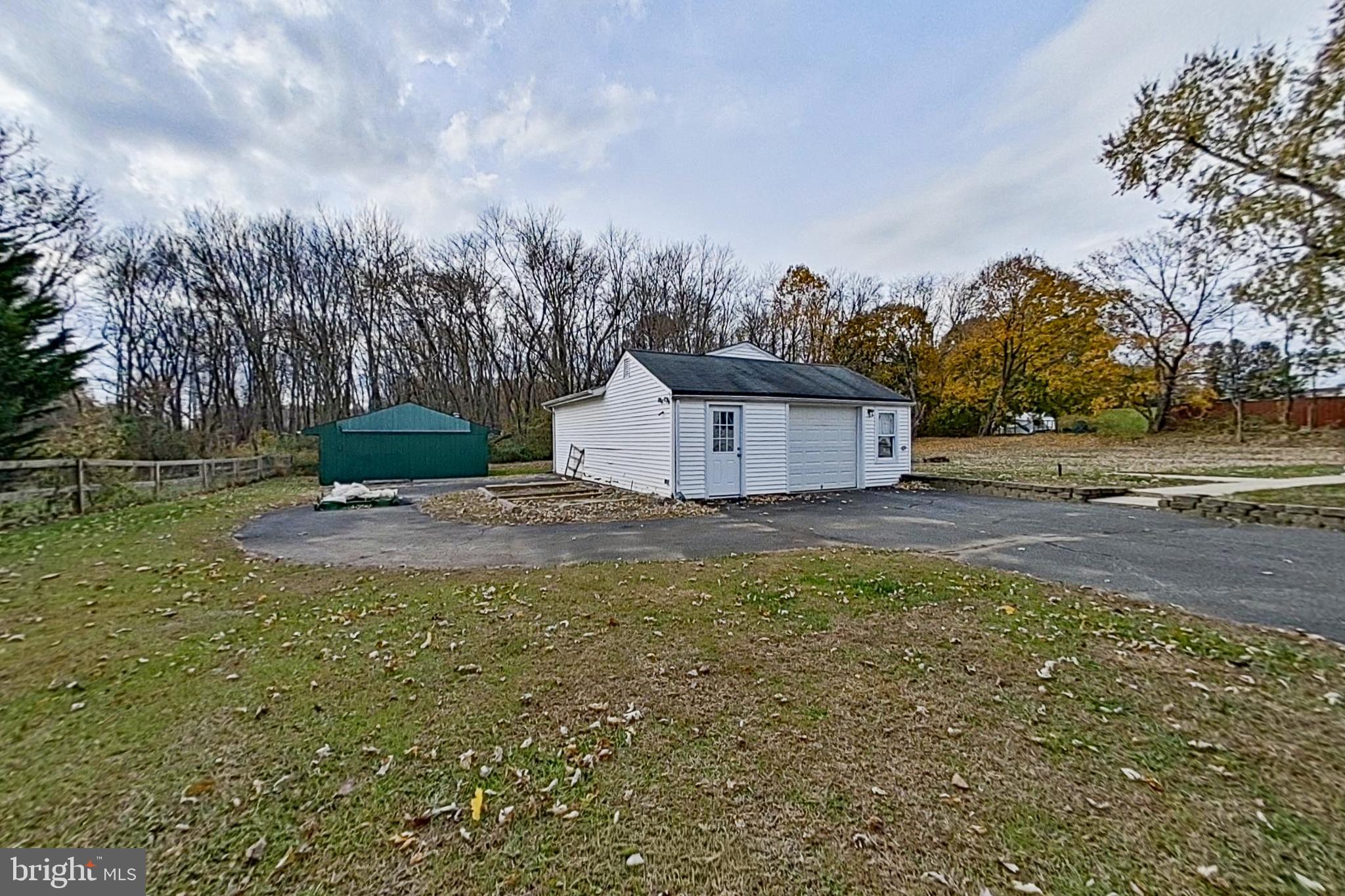 WHITE HALL - Residential