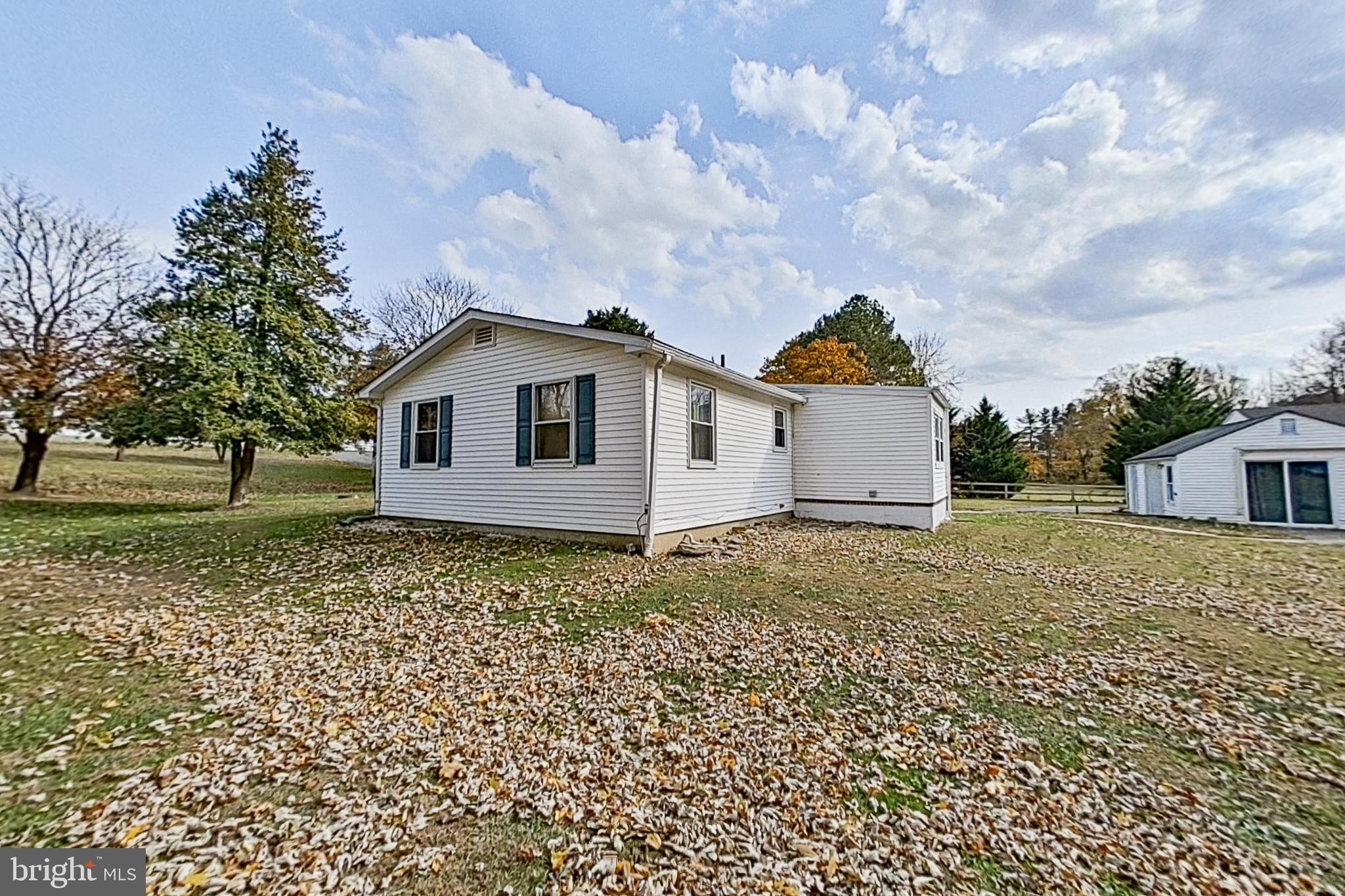 WHITE HALL - Residential