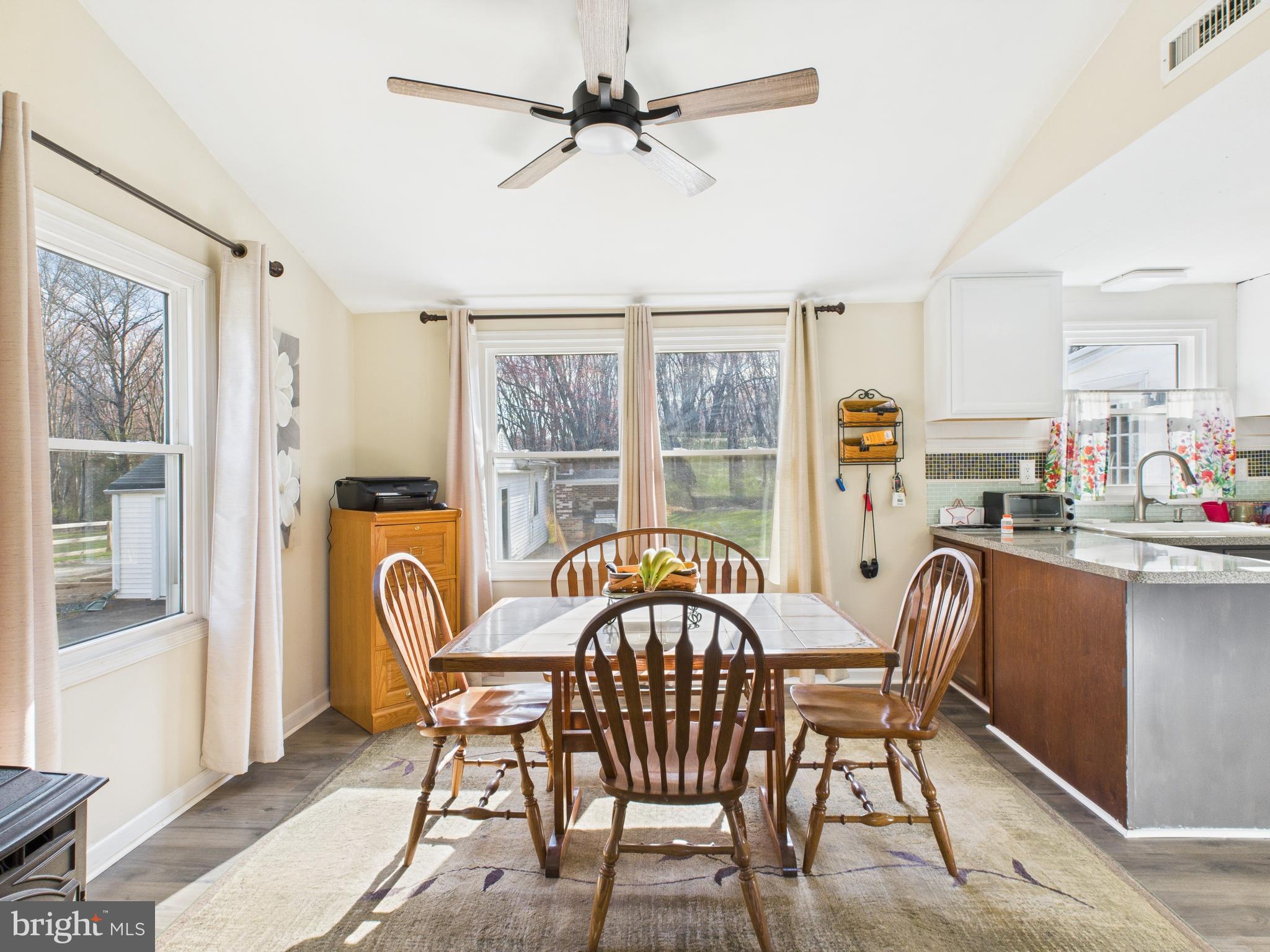 WHITE HALL - Residential