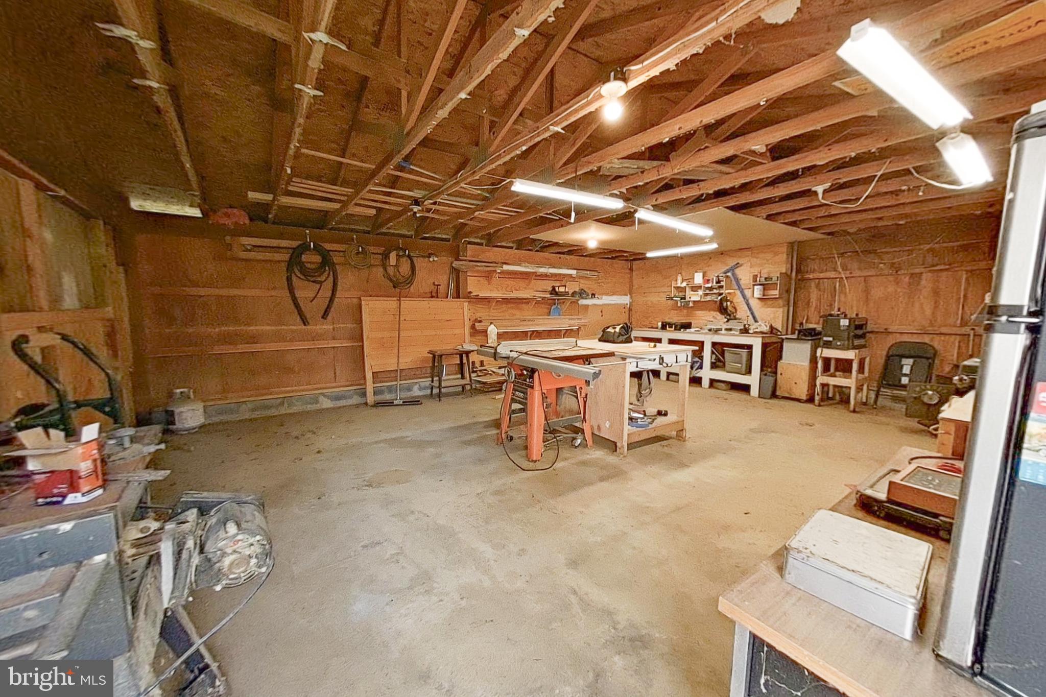 WHITE HALL - Residential