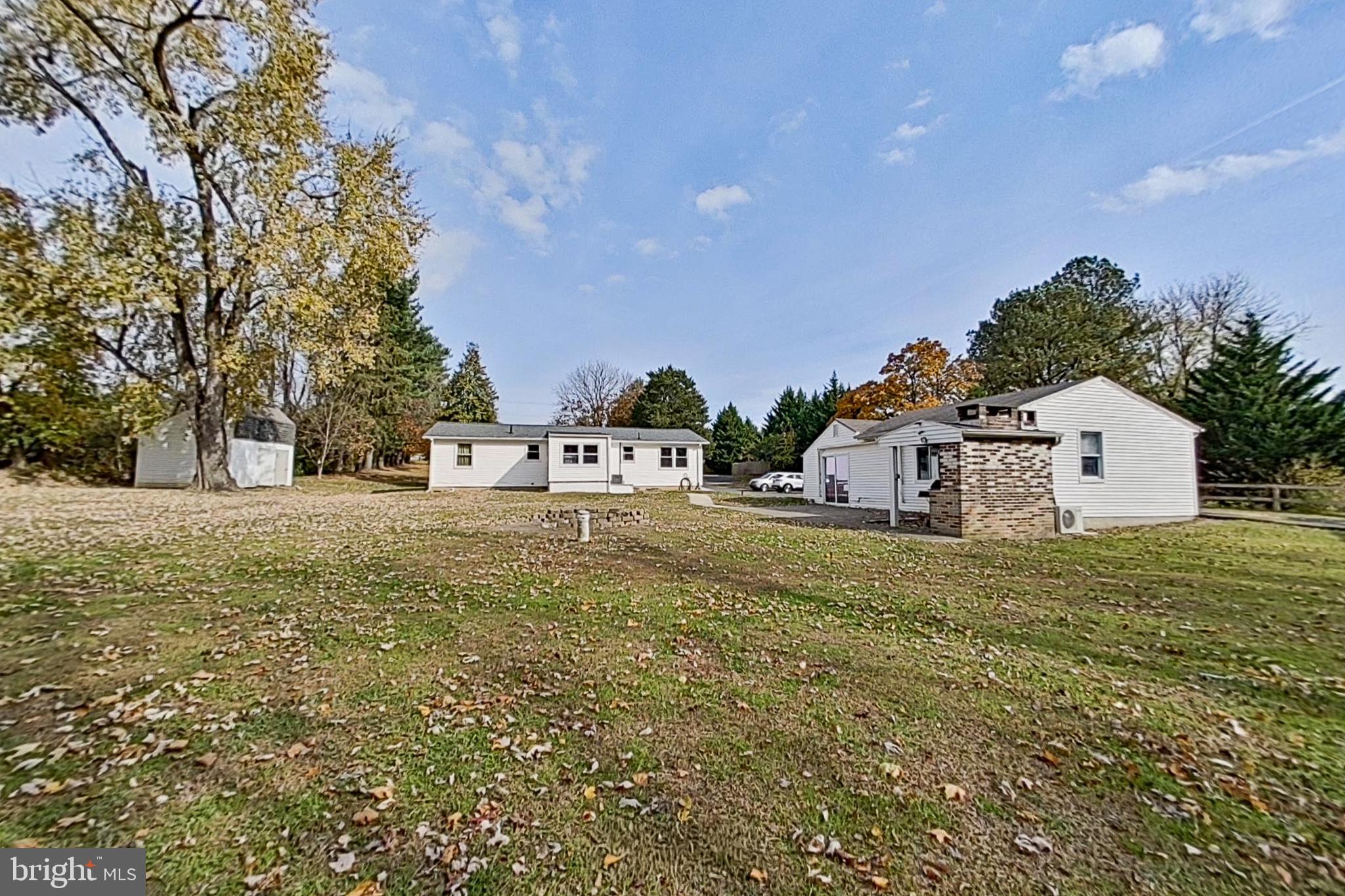 WHITE HALL - Residential