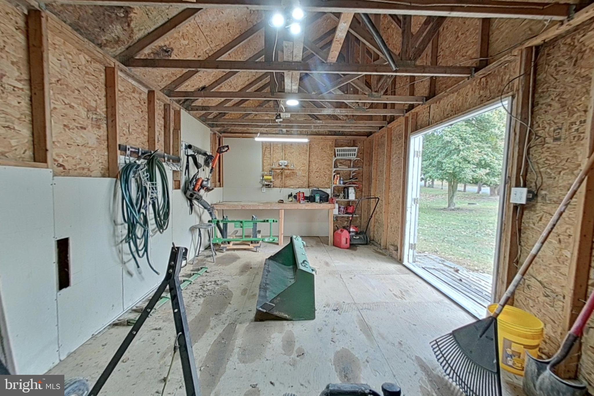 WHITE HALL - Residential