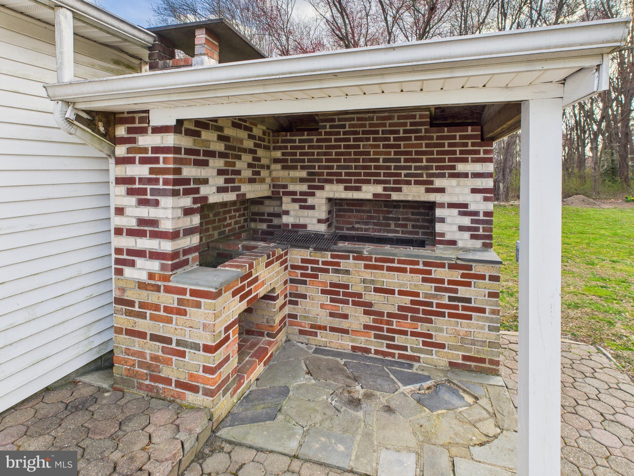 WHITE HALL - Residential