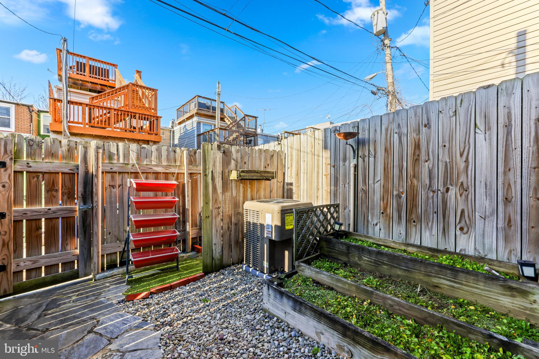 LOCUST POINT - Residential