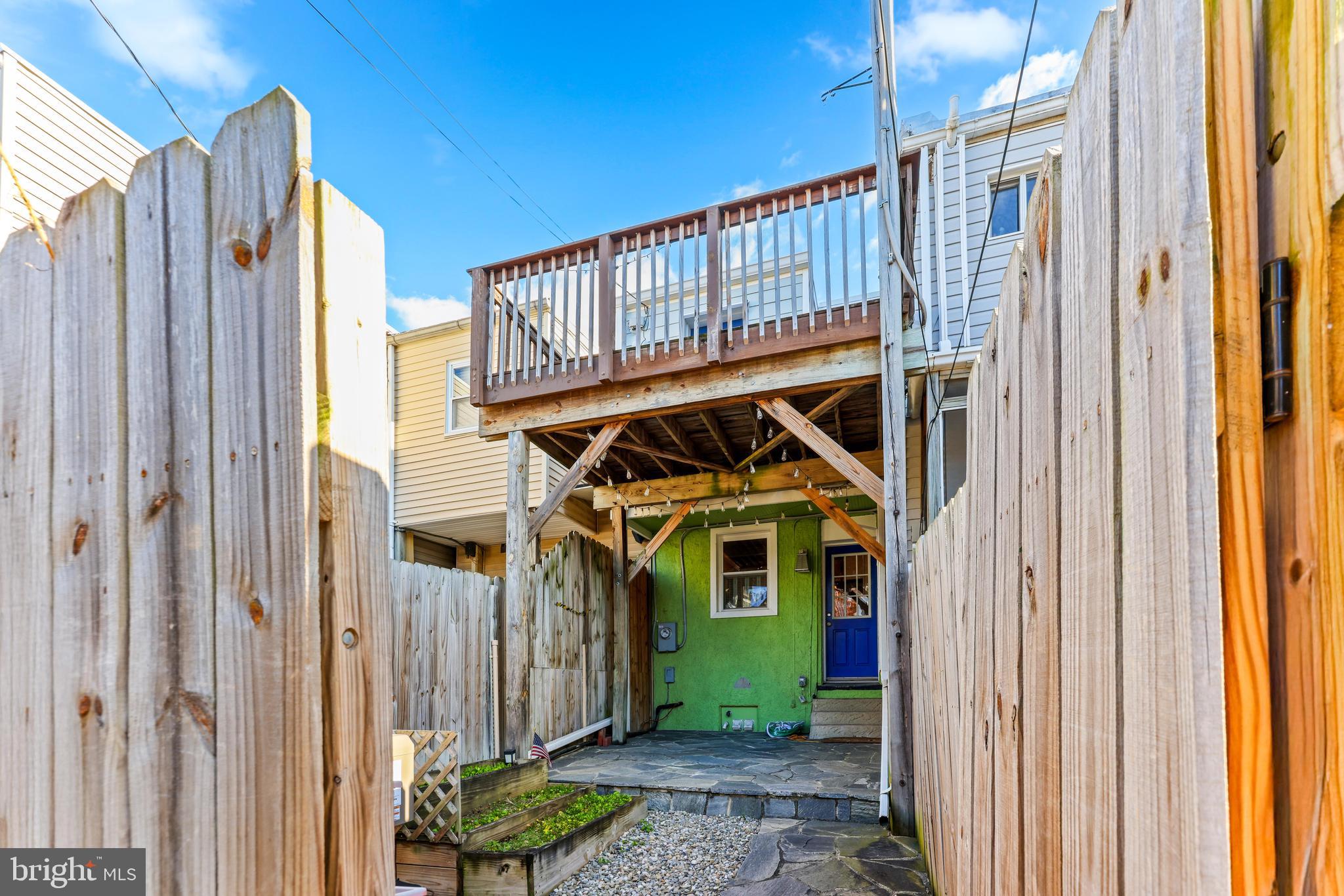 LOCUST POINT - Residential