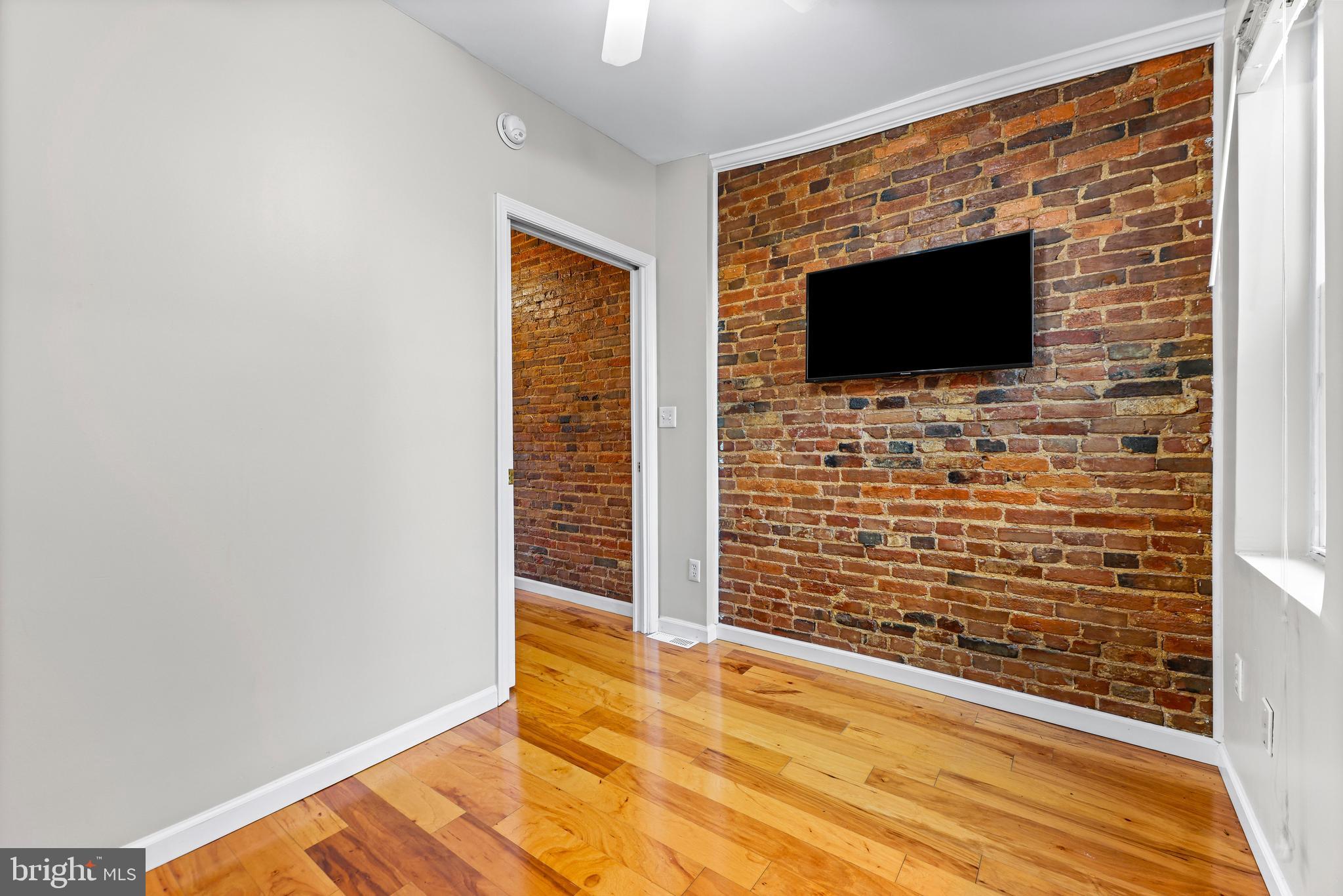 LOCUST POINT - Residential