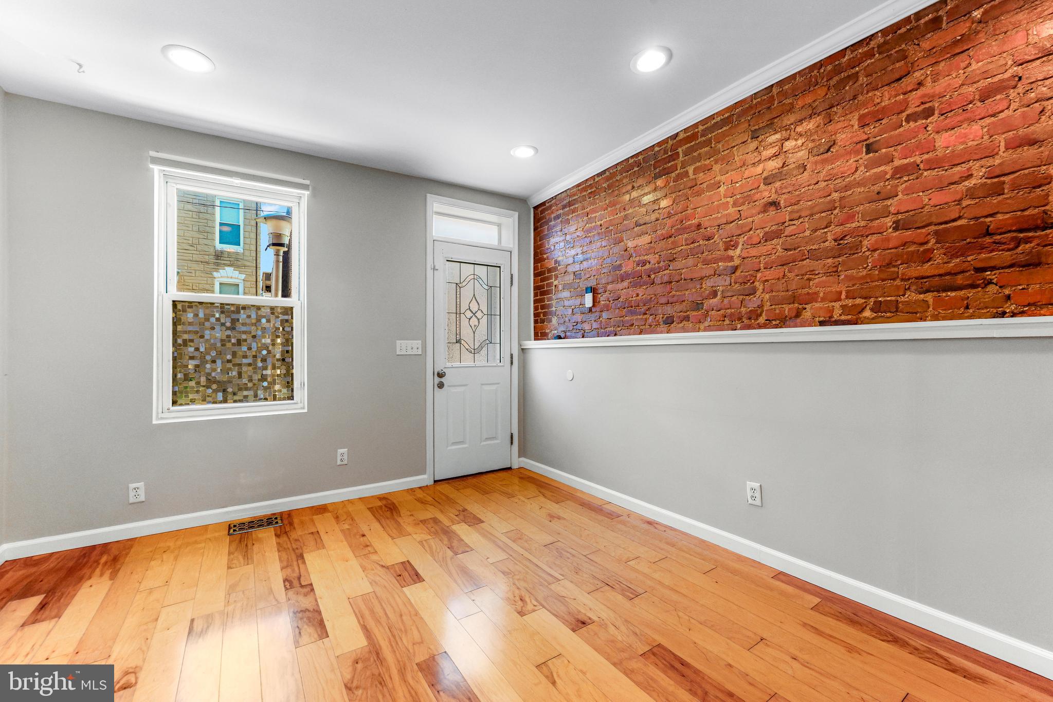 LOCUST POINT - Residential