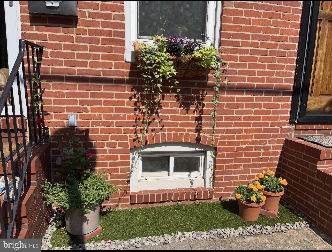 LOCUST POINT - Residential