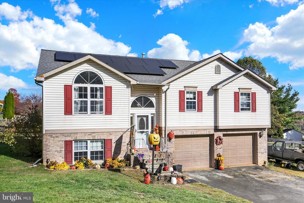 Photo of 201 Overview Circle W, RED LION, PA 17356 (MLS # PAYK2092970)
