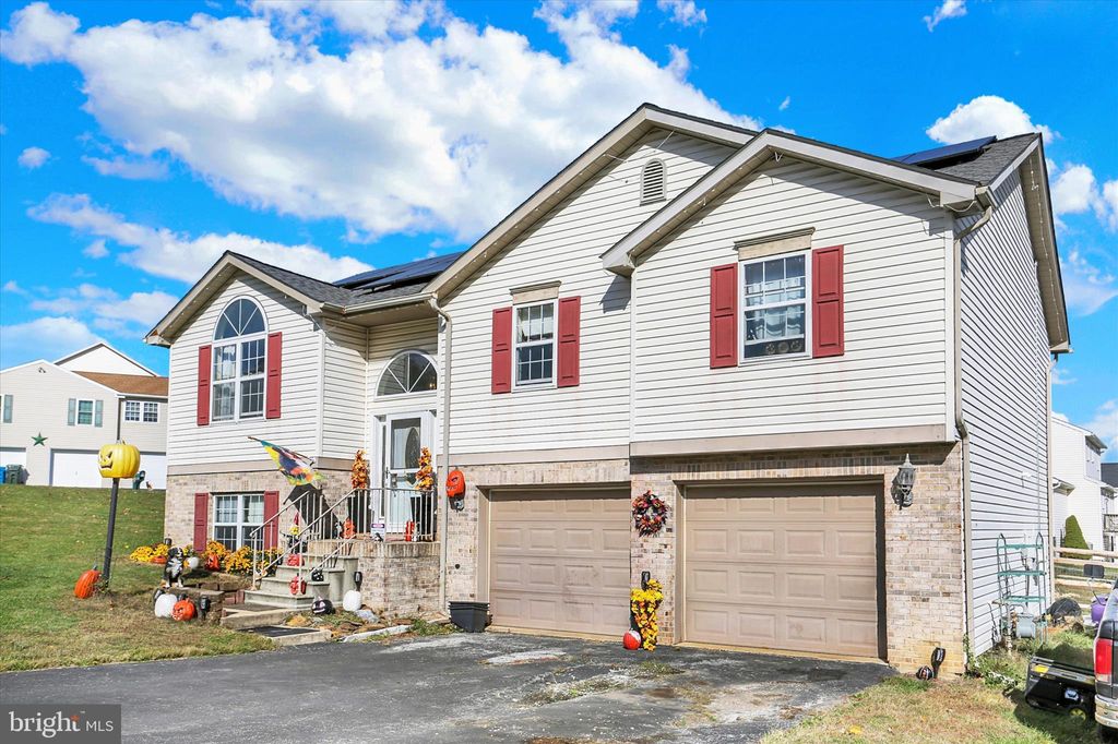 Photo of 201 Overview Circle W, RED LION, PA 17356 (MLS # PAYK2092970)