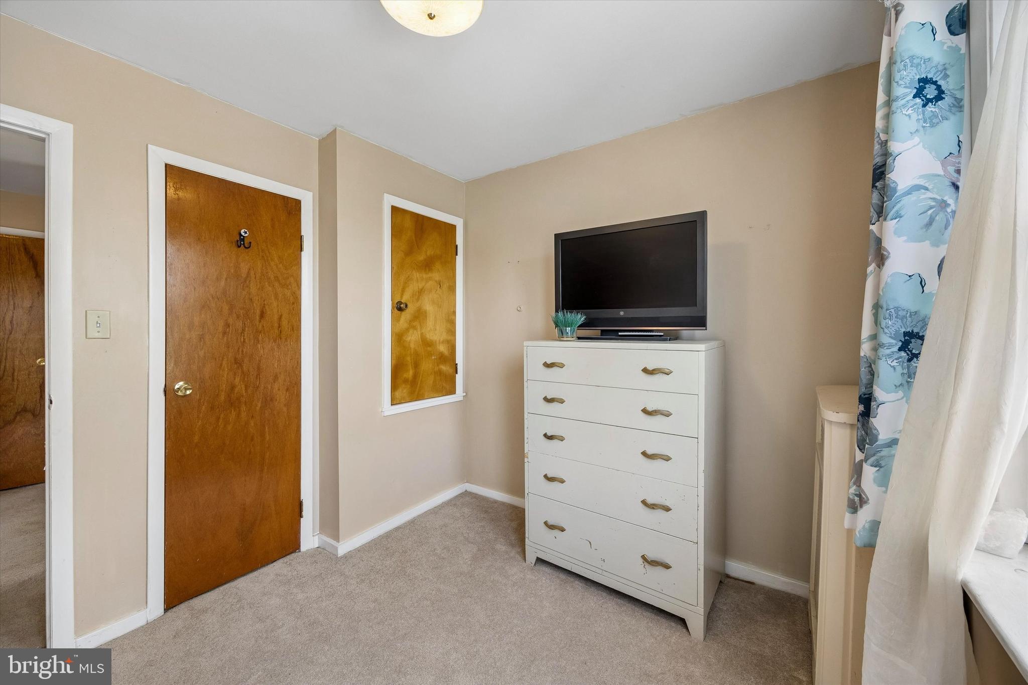 FOX CHASE - Residential