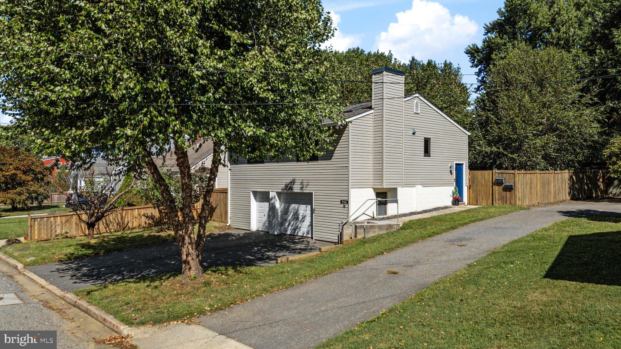 906 JACKSON STREET
