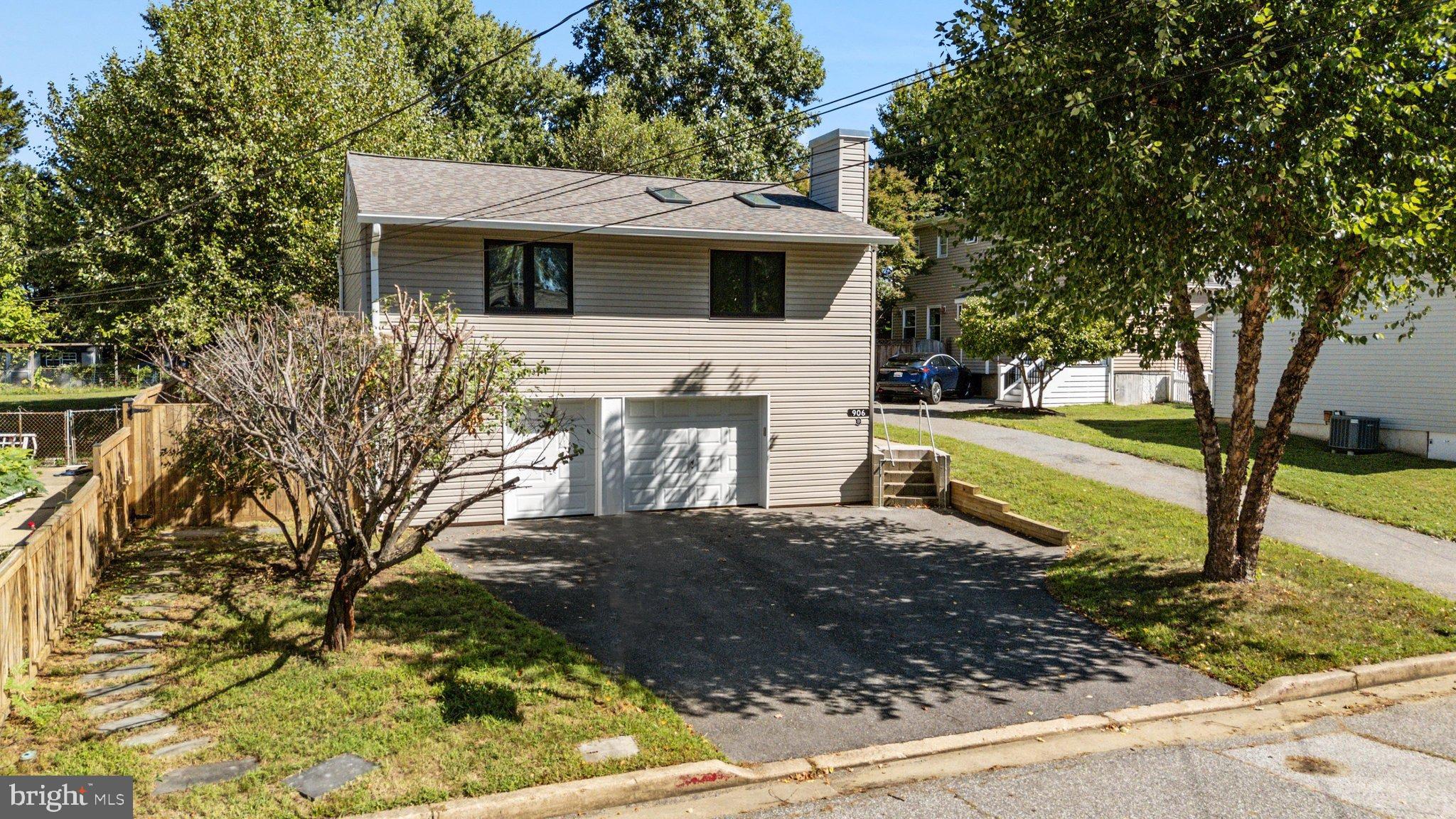 906 JACKSON STREET