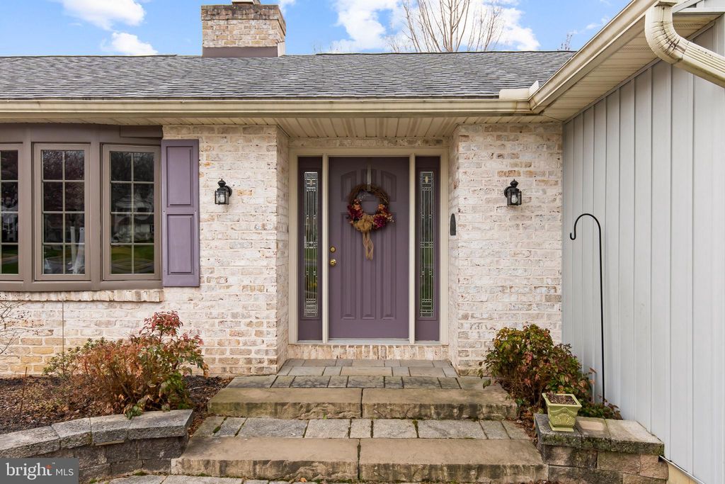 Photo of 6 BENTLEY LN, LITITZ, PA 17543 (MLS # PALA2033998)