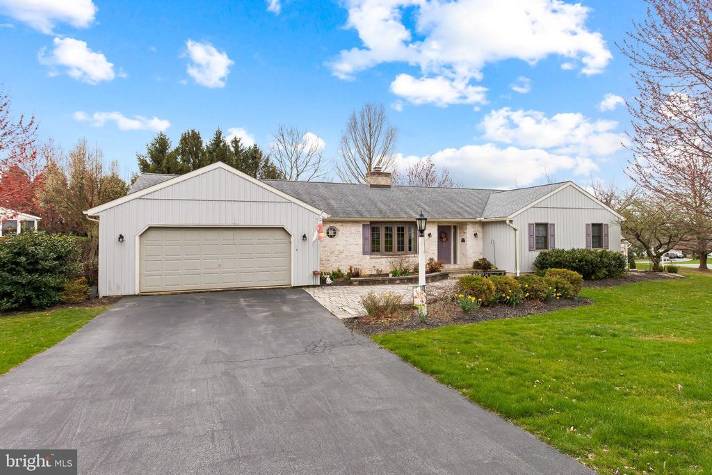 Photo of 6 BENTLEY LN, LITITZ, PA 17543 (MLS # PALA2033998)