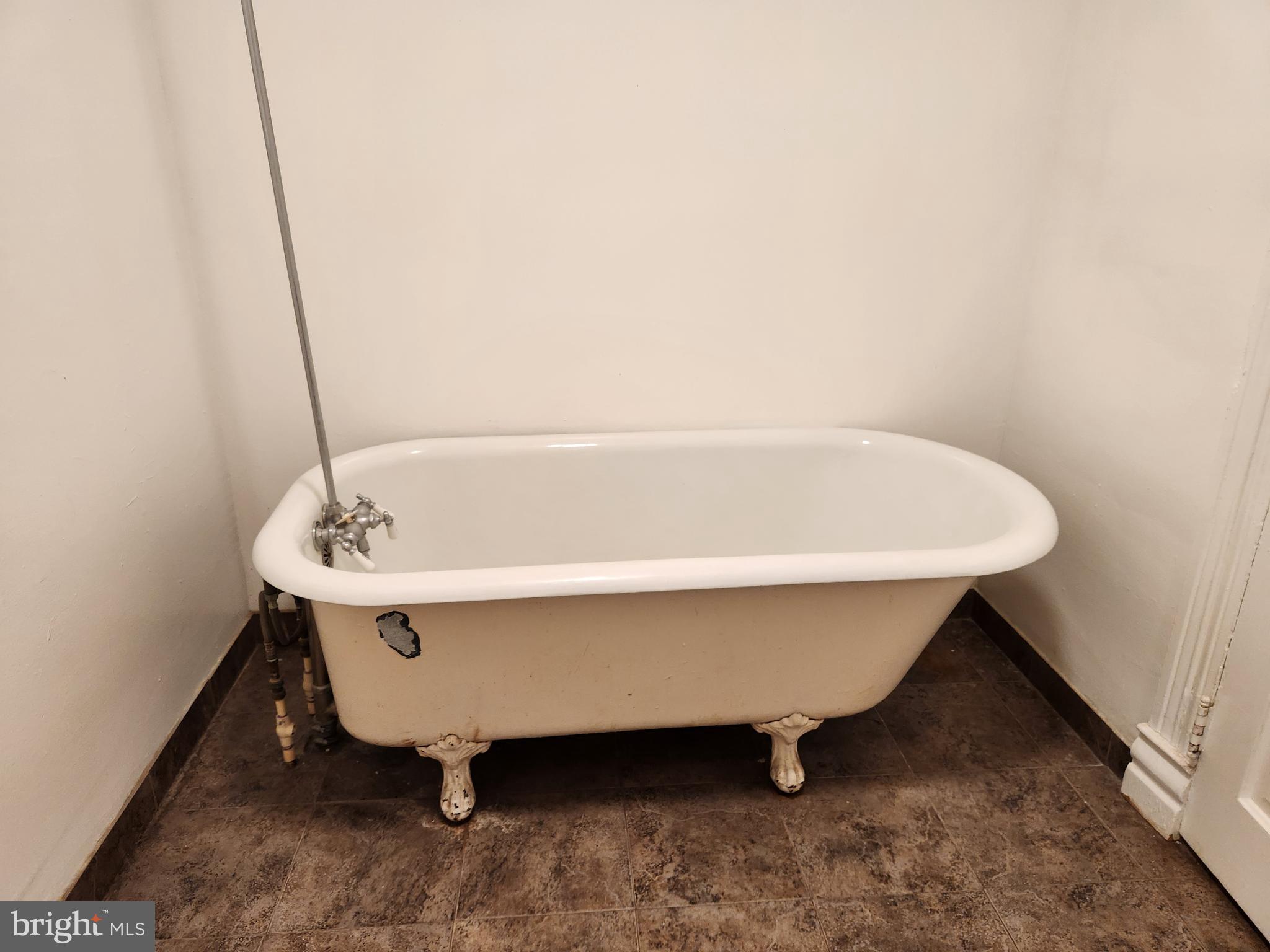 HISTORIC  DOWNTOWN FREDERICKSBURG - Residential Lease