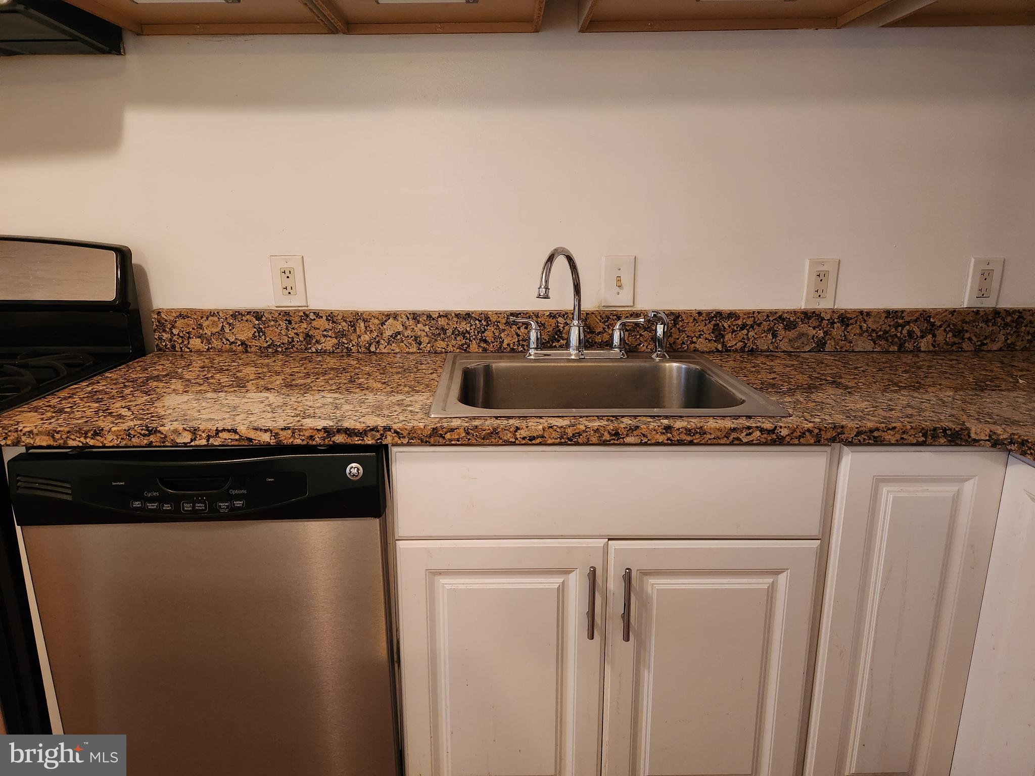 HISTORIC  DOWNTOWN FREDERICKSBURG - Residential Lease