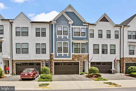 25472 Hartland Orchard Terrace, Chantilly, VA MLS: VALO2095700
