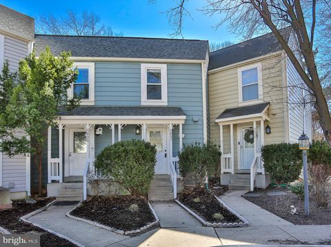 Townhouse For Sale - 5837 Norham Drive<br/> ALEXANDRIA, VA 22315