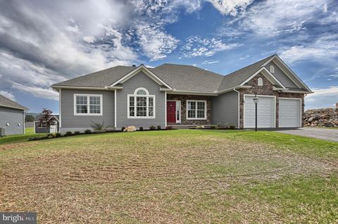 2009 ROLLING MEADOW ROAD LEBANON PA 17046