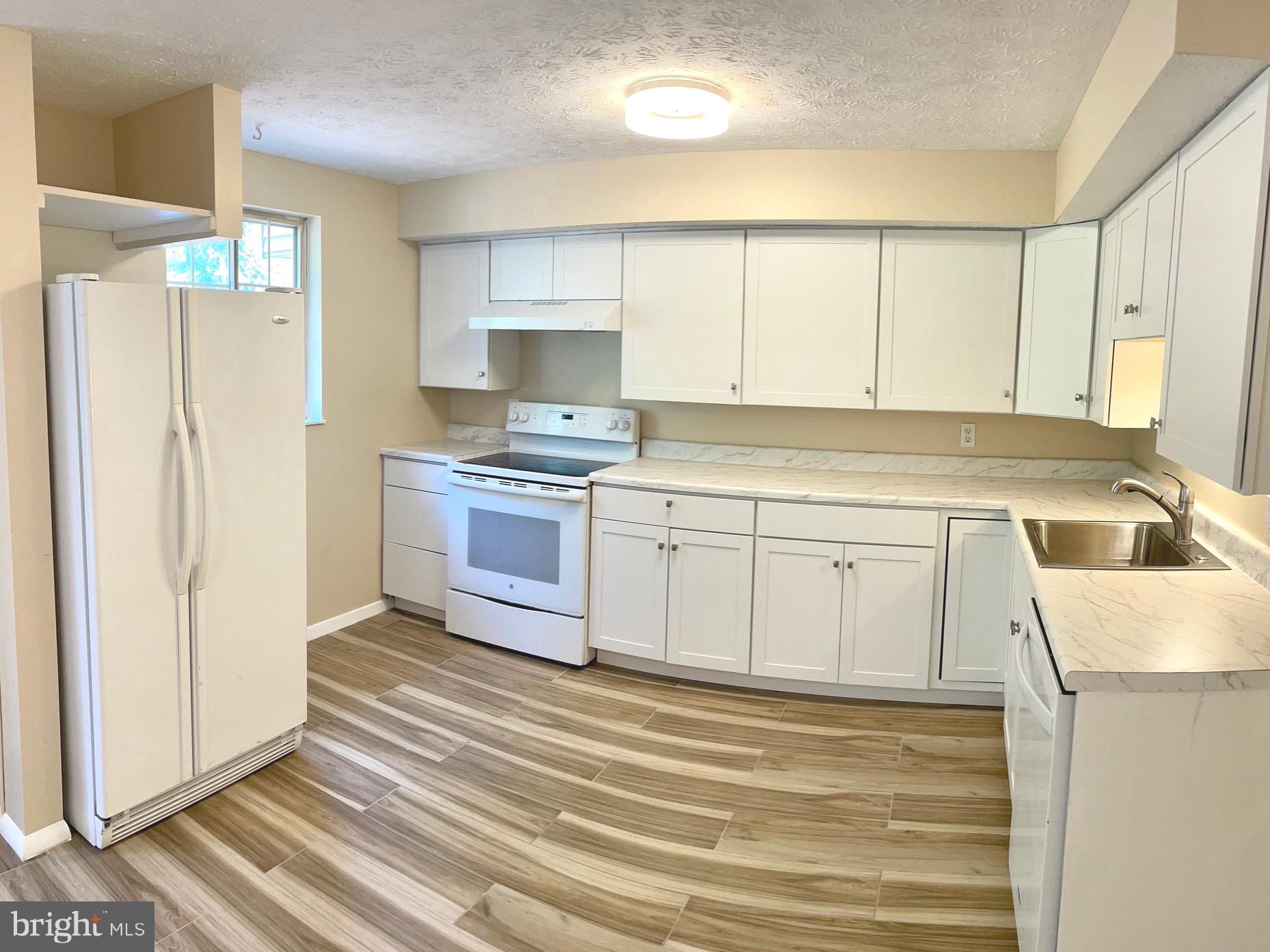 NEWINGTON FOREST - Residential Lease