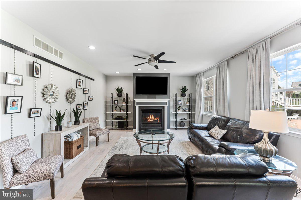 BRANDYWINE @ THORN - Residential