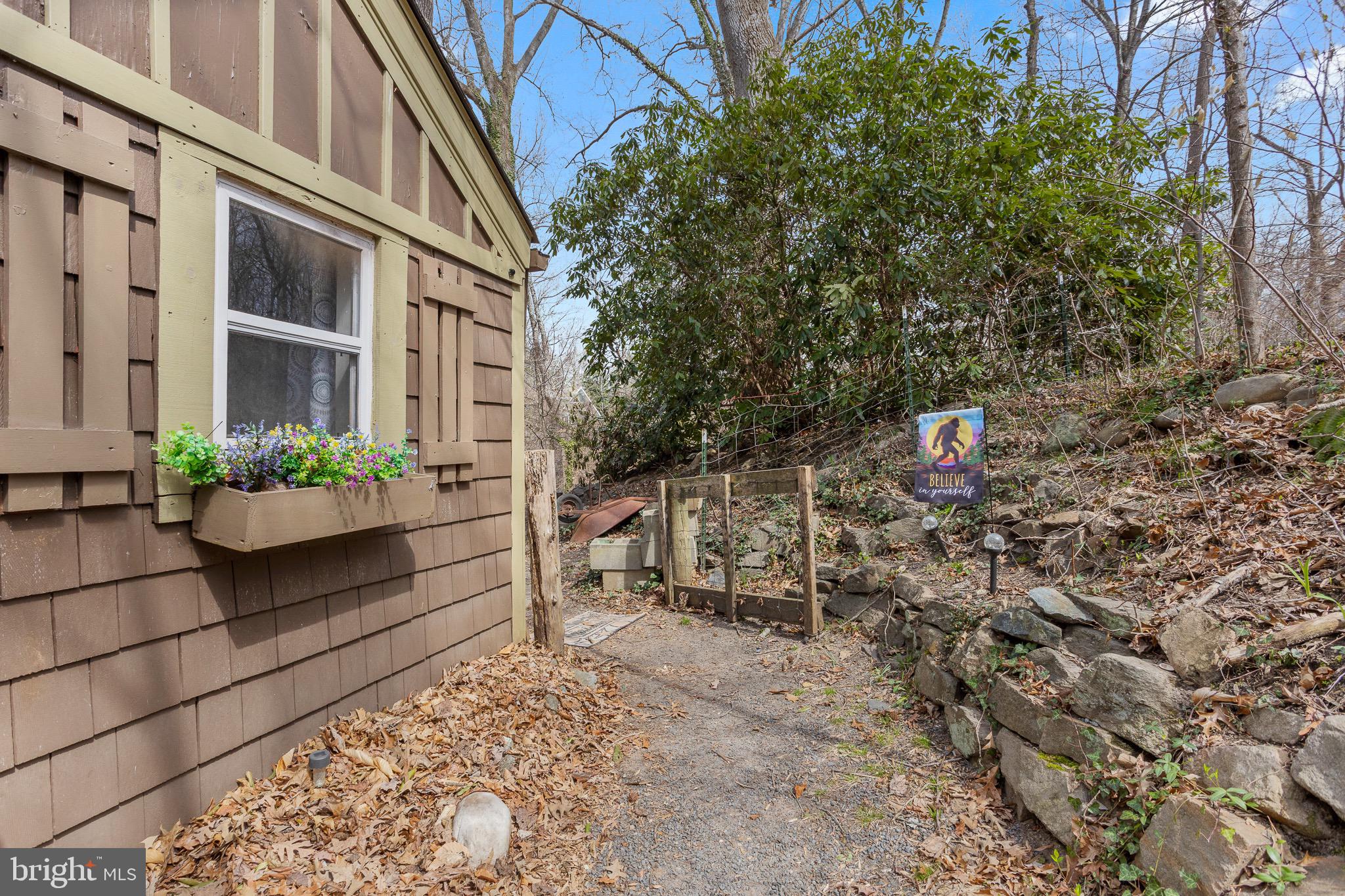 LONG BEACH - Residential