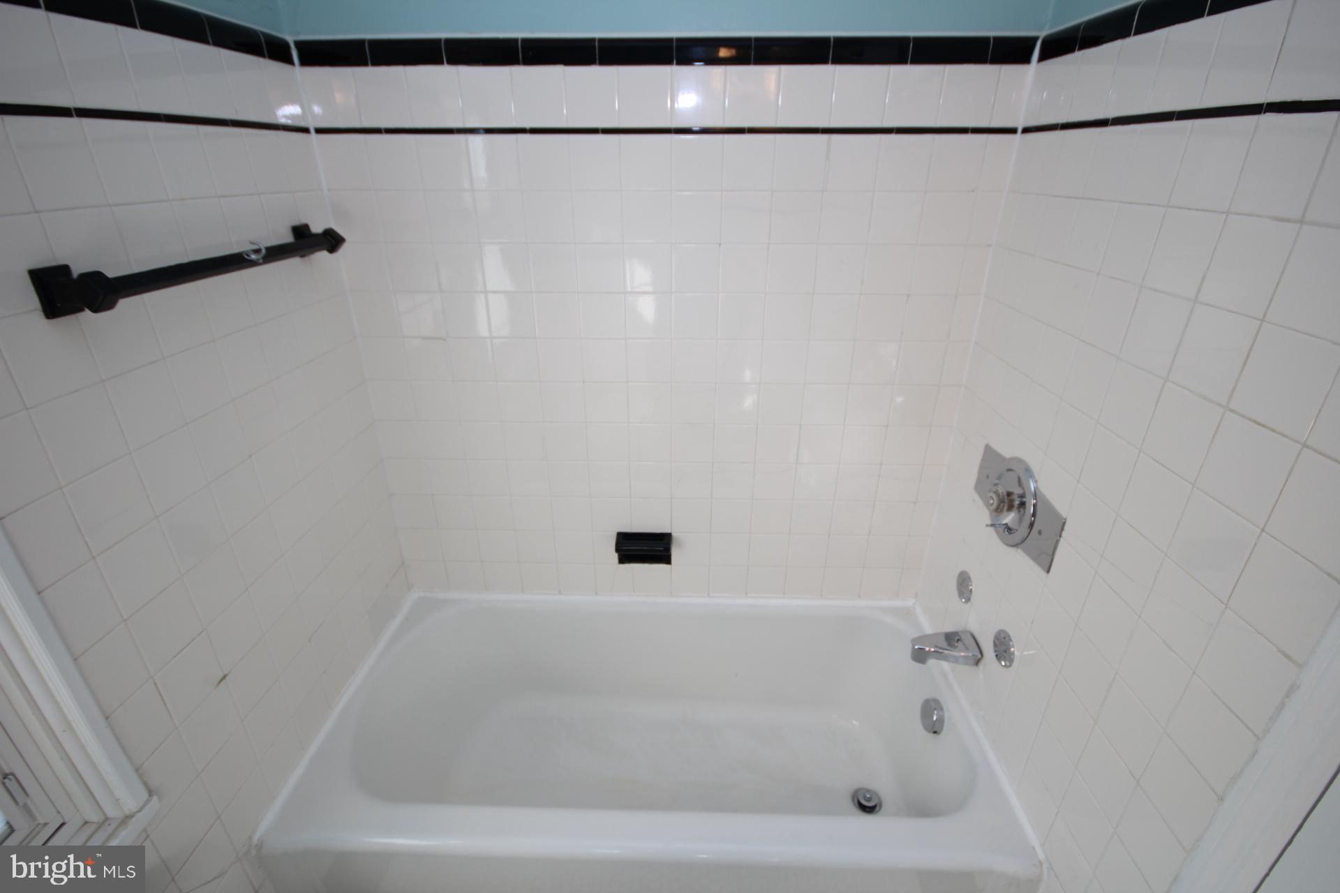 GLEBEWOOD VILLAGE - Residential Lease