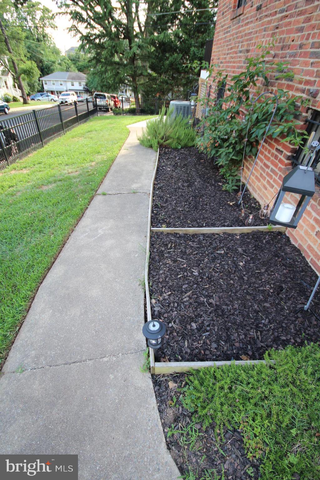 GLEBEWOOD VILLAGE - Residential Lease